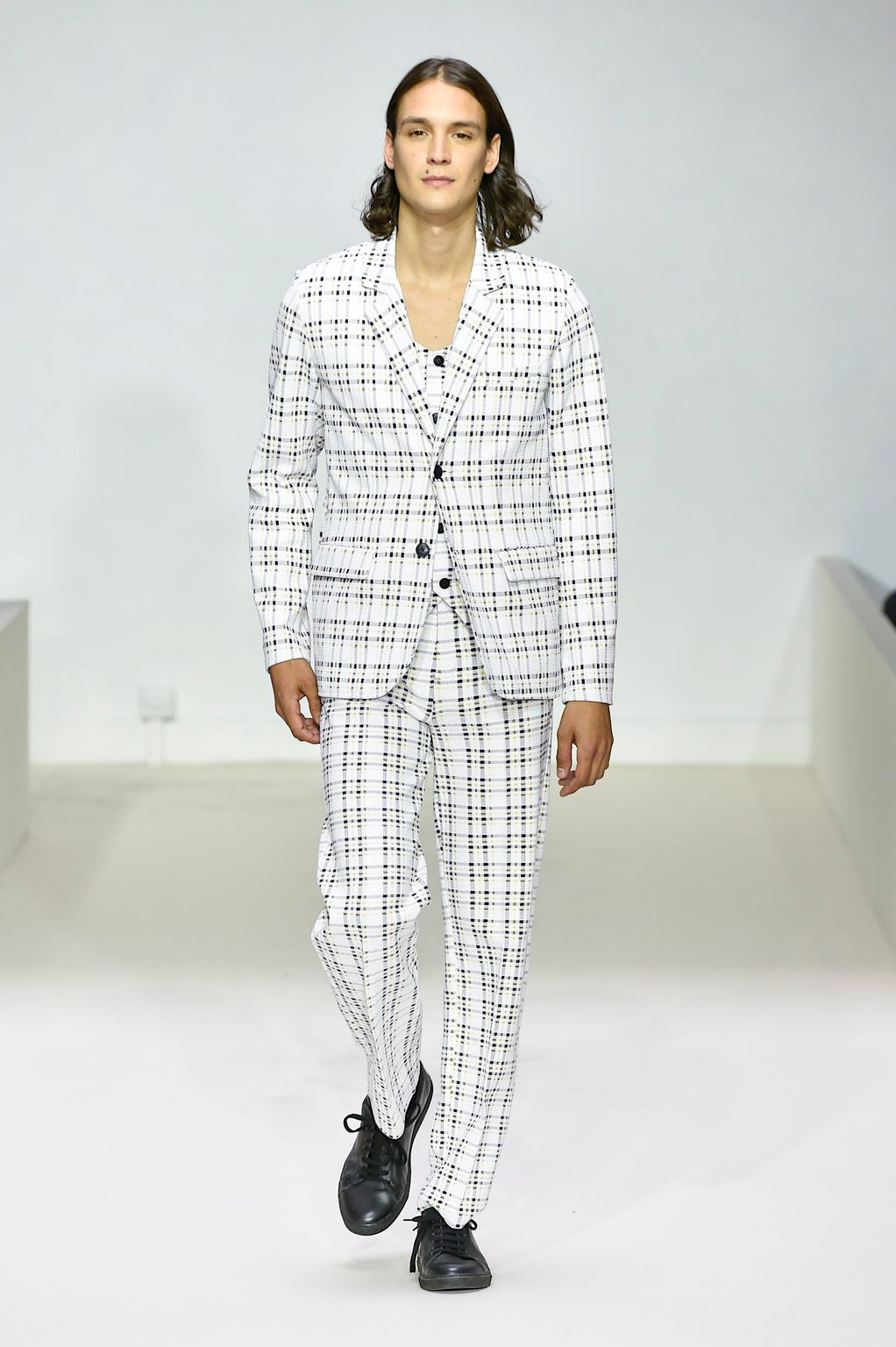 Fashion Week Paris Spring/Summer 2019 look 36 from the Agnès B collection menswear