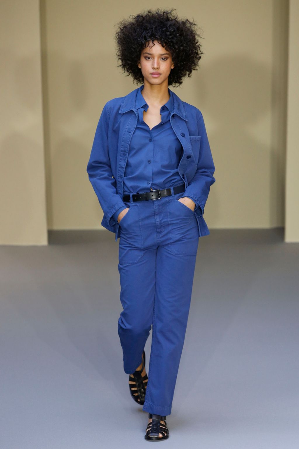 Fashion Week Paris Spring/Summer 2018 look 23 from the Agnès B collection womenswear