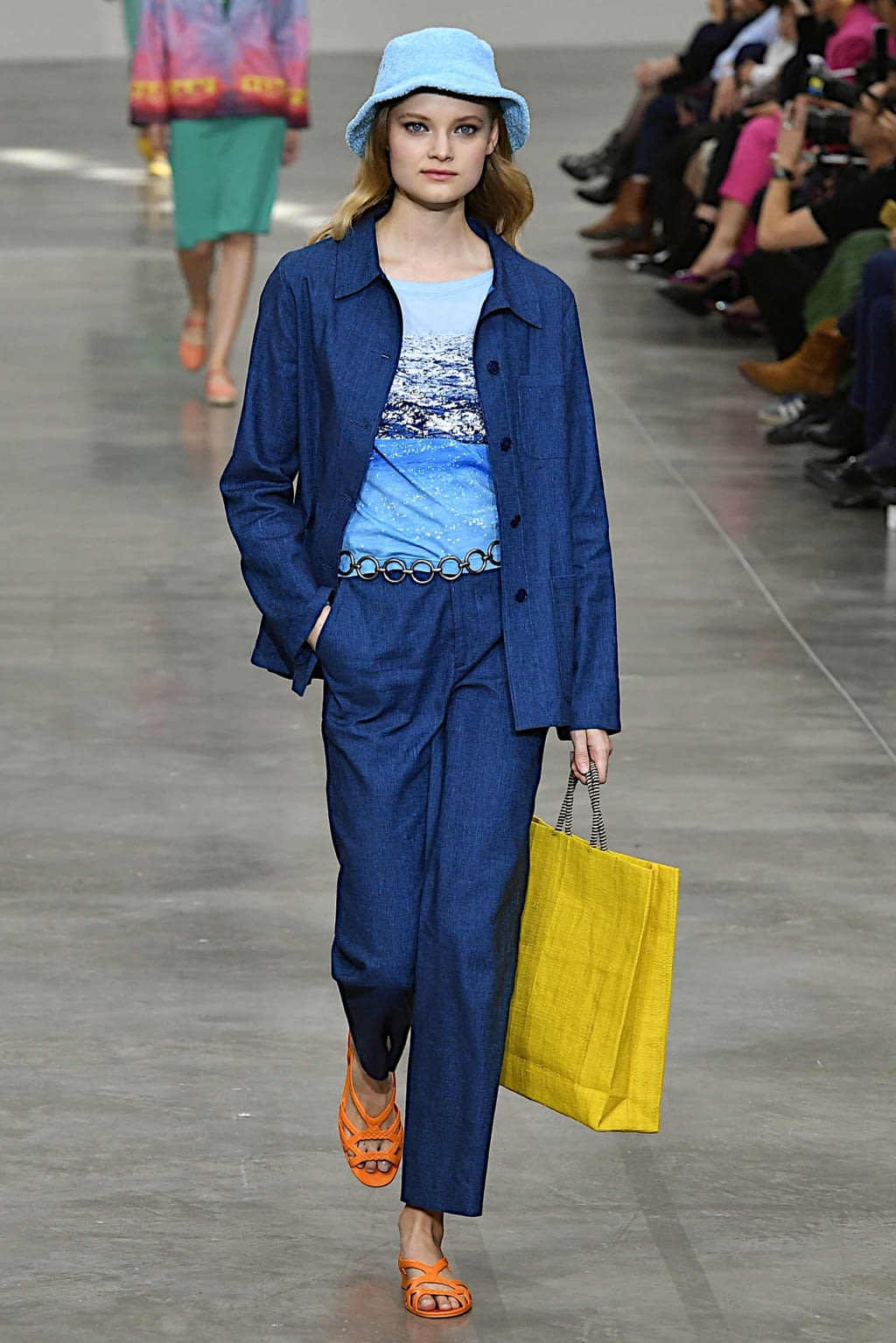 Fashion Week Paris Spring/Summer 2020 look 34 from the Agnès B collection 女装