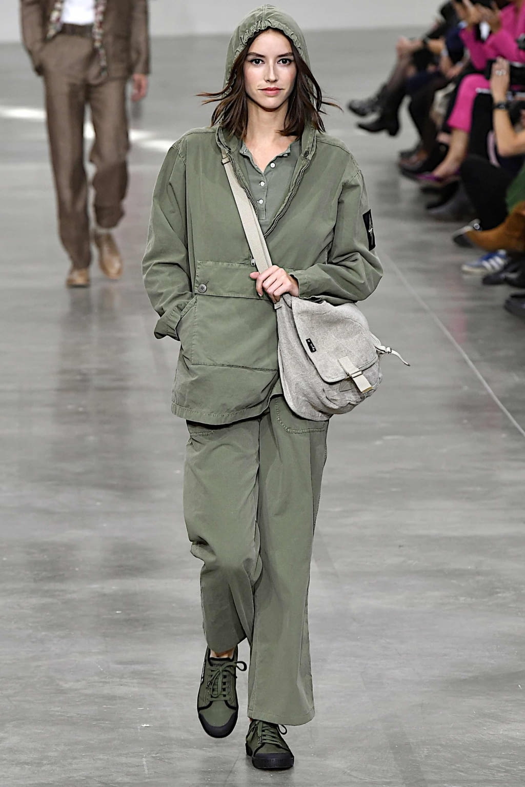 Fashion Week Paris Spring/Summer 2020 look 49 from the Agnès B collection womenswear