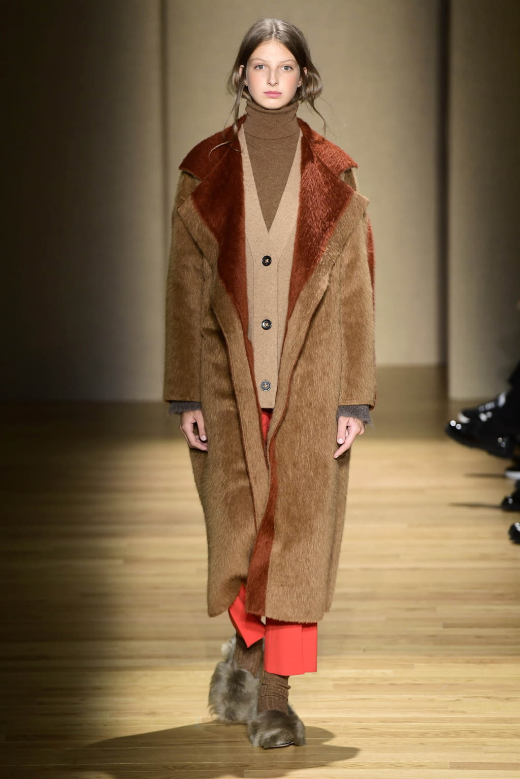 Fashion Week Milan Fall/Winter 2017 look 4 from the Agnona collection womenswear