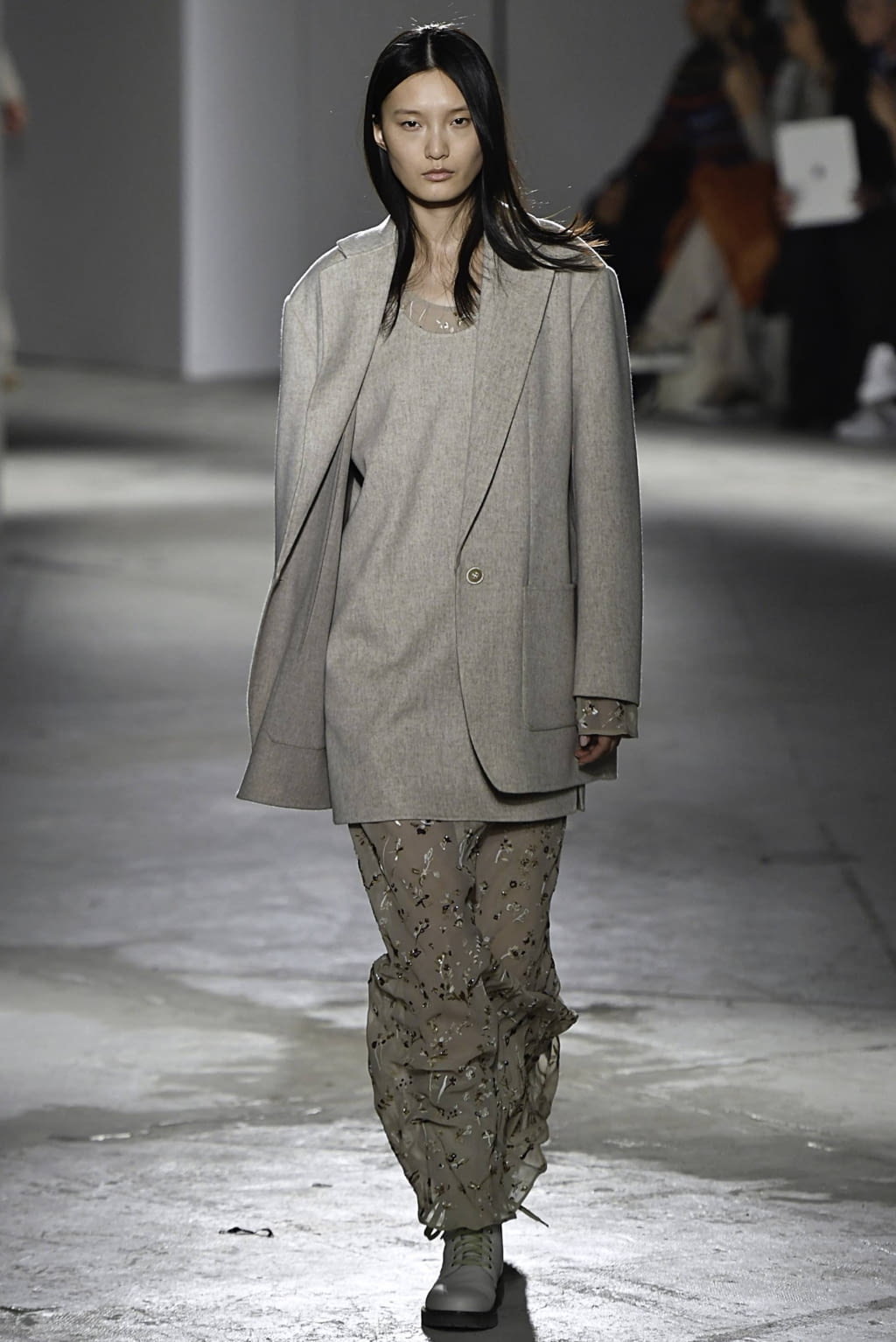 Fashion Week Milan Fall/Winter 2019 look 2 from the Agnona collection 女装