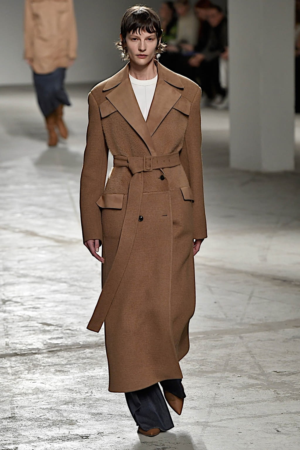 Fashion Week Milan Fall/Winter 2020 look 1 from the Agnona collection 女装