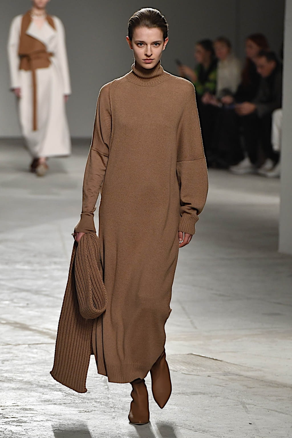 Fashion Week Milan Fall/Winter 2020 look 15 from the Agnona collection 女装