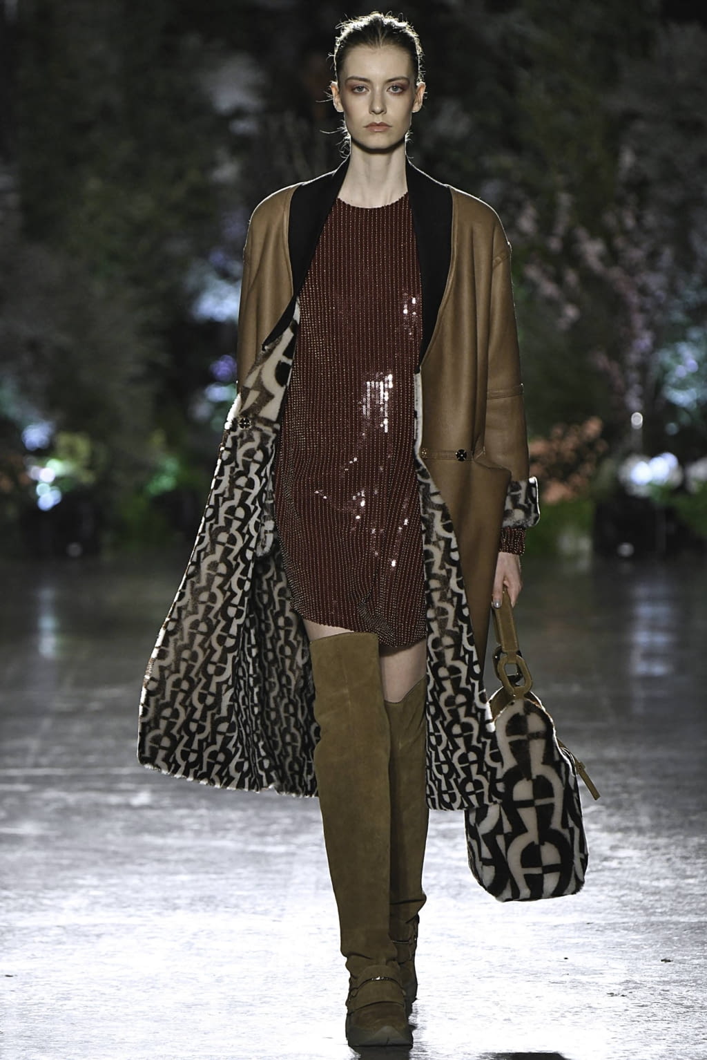 Fashion Week Milan Fall/Winter 2019 look 11 from the Aigner collection 女装