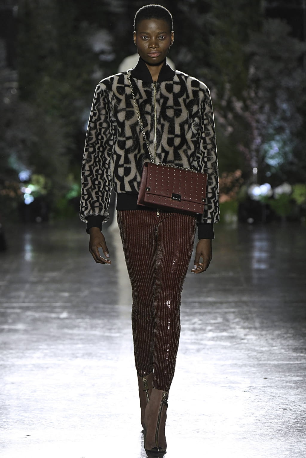 Fashion Week Milan Fall/Winter 2019 look 12 from the Aigner collection 女装