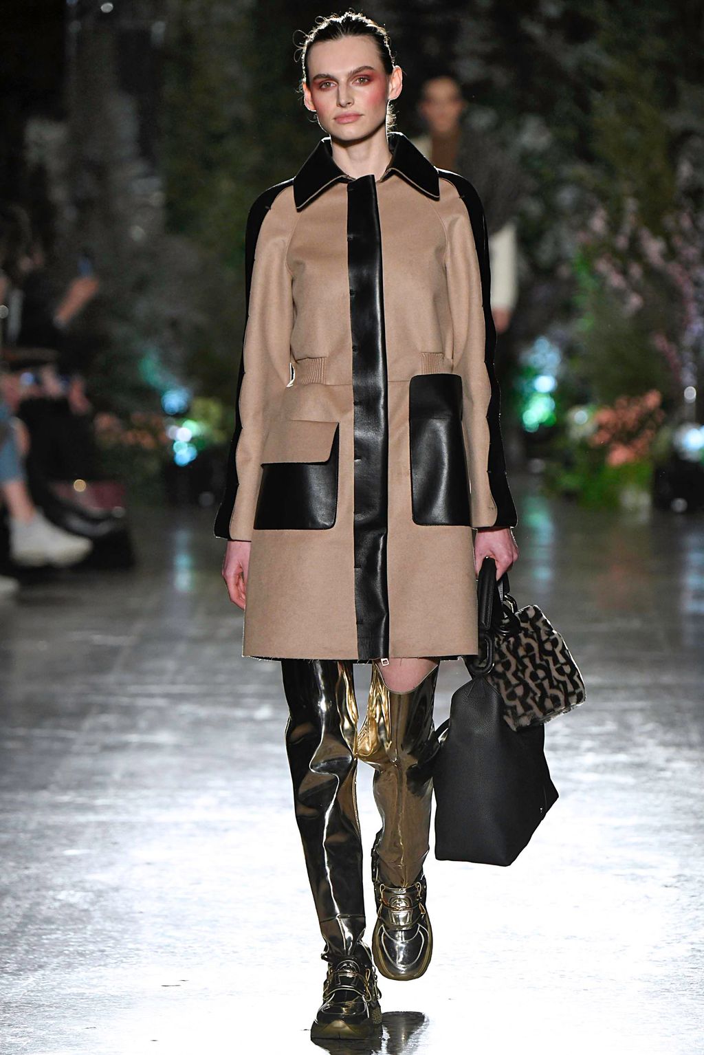Fashion Week Milan Fall/Winter 2019 look 14 from the Aigner collection 女装