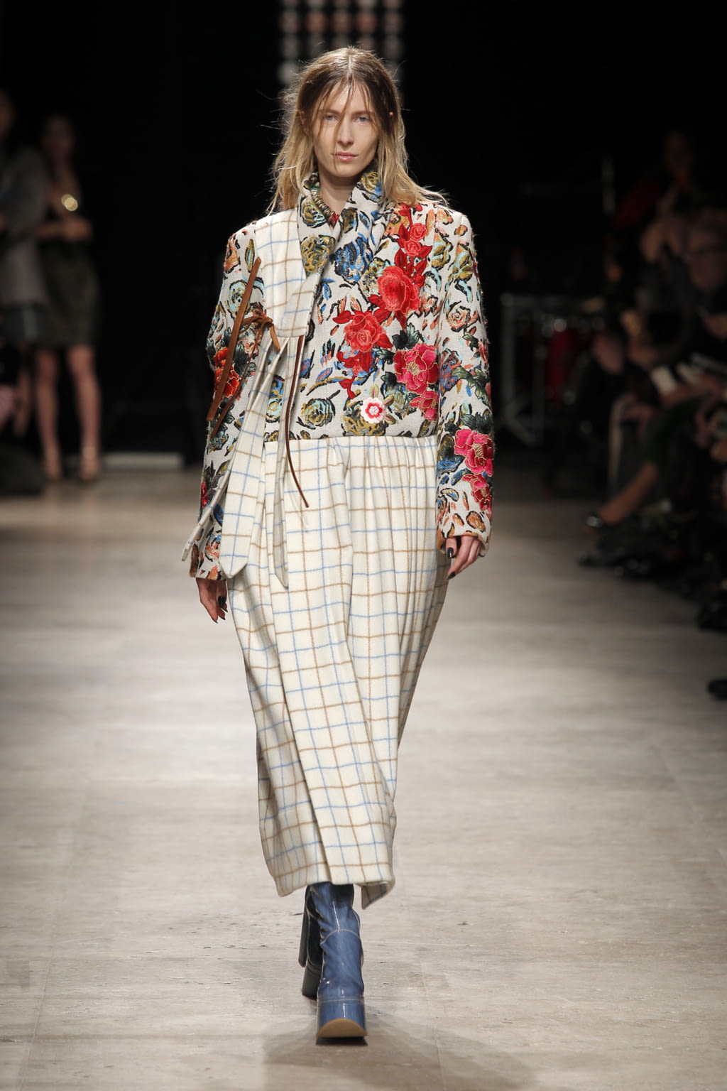 Fashion Week Paris Fall/Winter 2016 look 21 from the Andreas Kronthaler for Vivienne Westwood collection womenswear