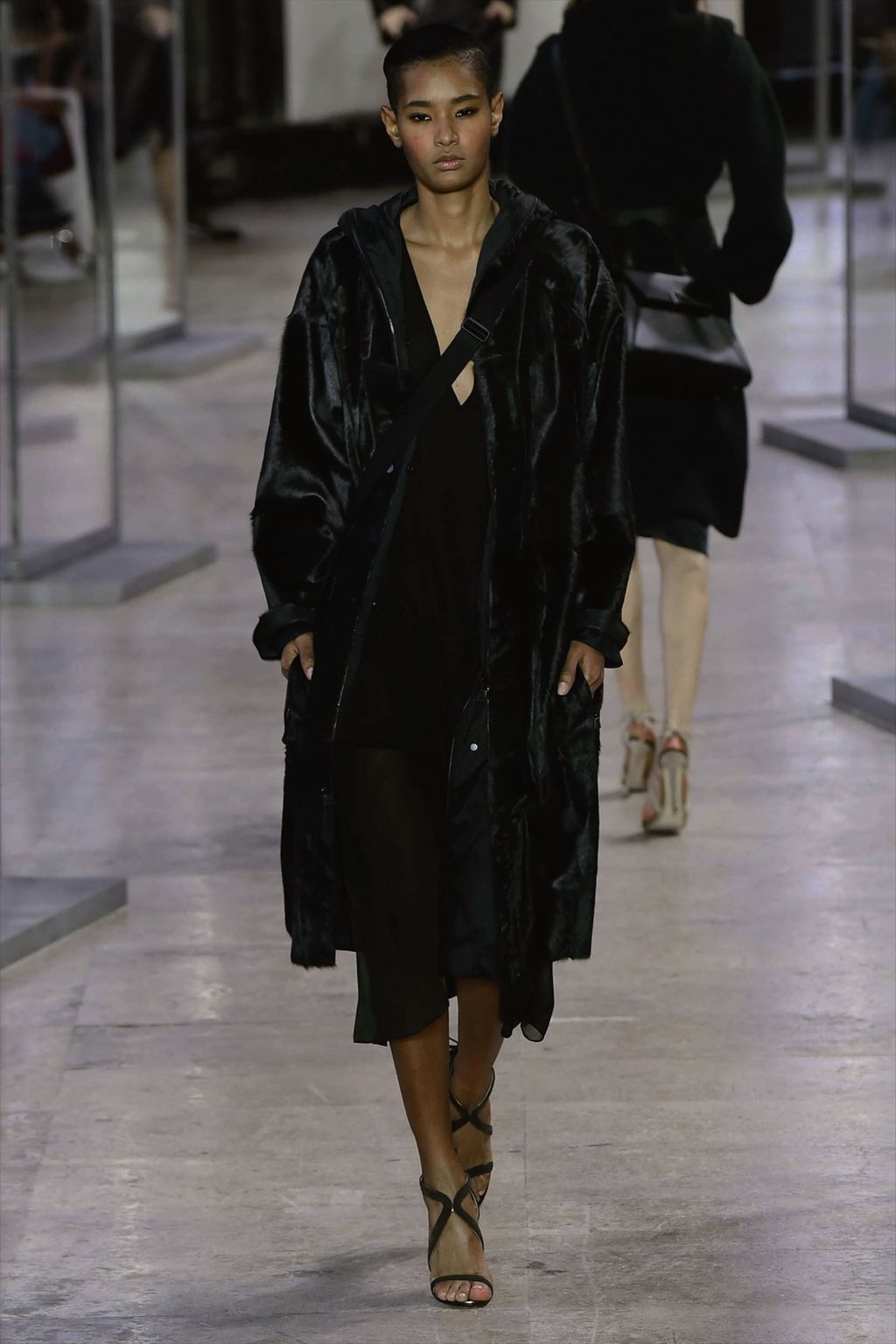 Fashion Week Paris Fall/Winter 2017 look 24 from the Akris collection 女装