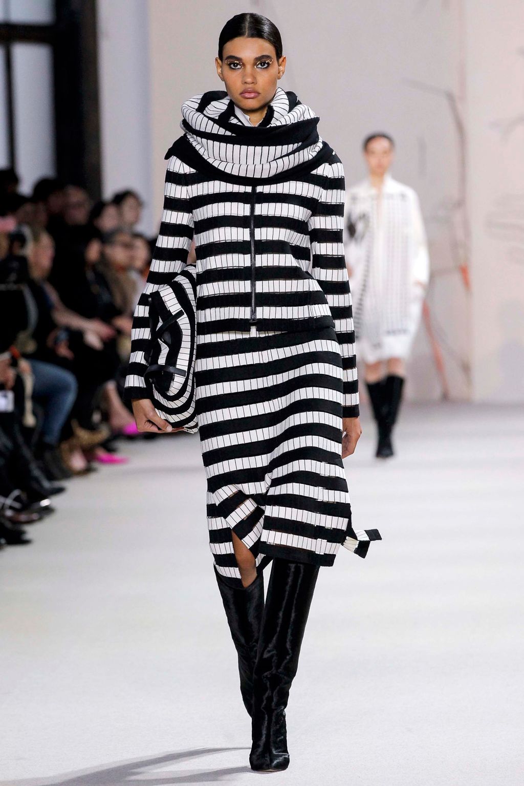 Fashion Week Paris Fall/Winter 2018 look 32 from the Akris collection 女装