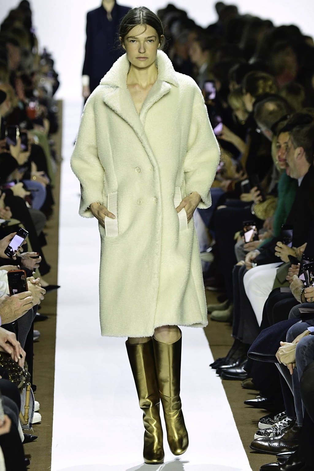 Fashion Week Paris Fall/Winter 2019 look 7 from the Akris collection womenswear