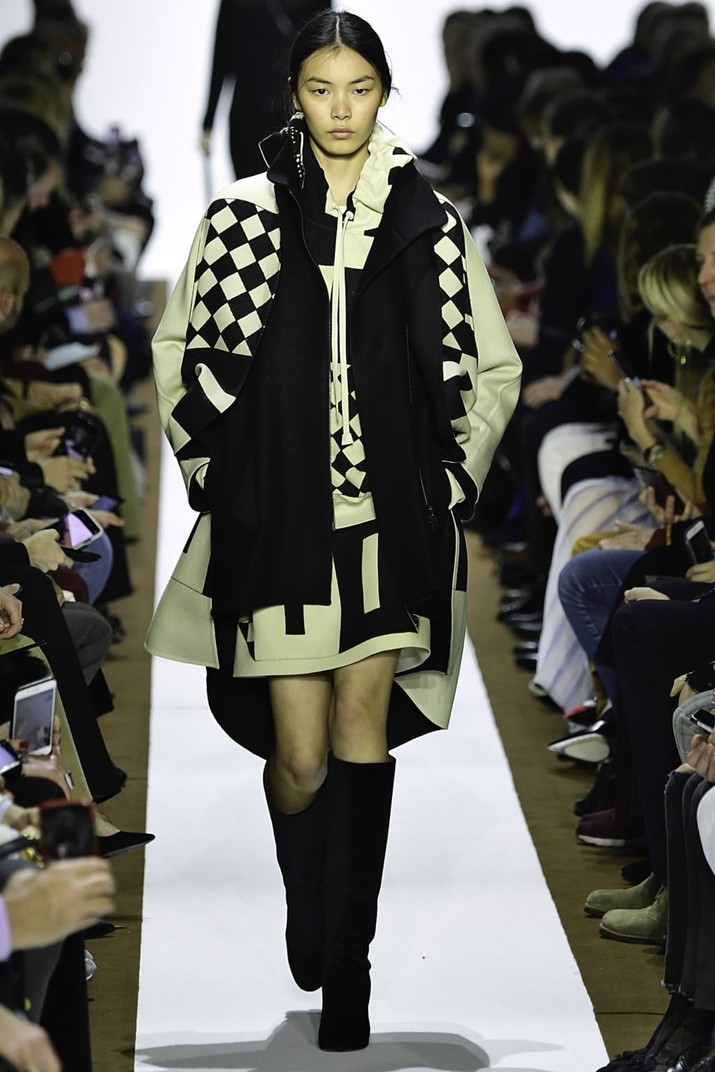 Fashion Week Paris Fall/Winter 2019 look 22 from the Akris collection womenswear