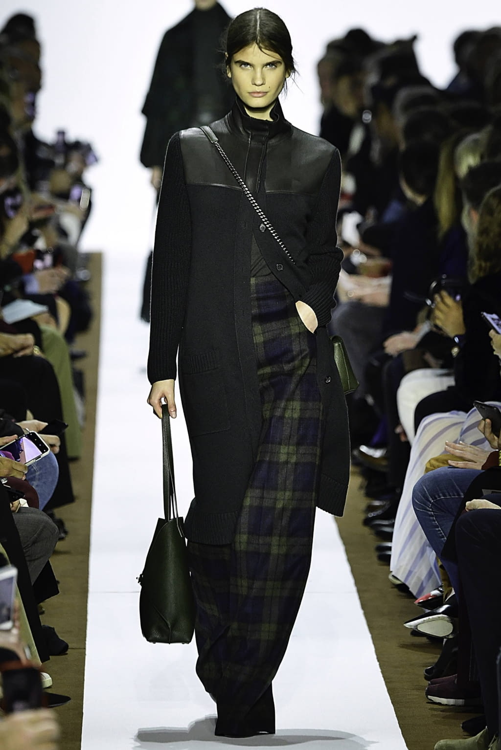 Fashion Week Paris Fall/Winter 2019 look 23 from the Akris collection 女装
