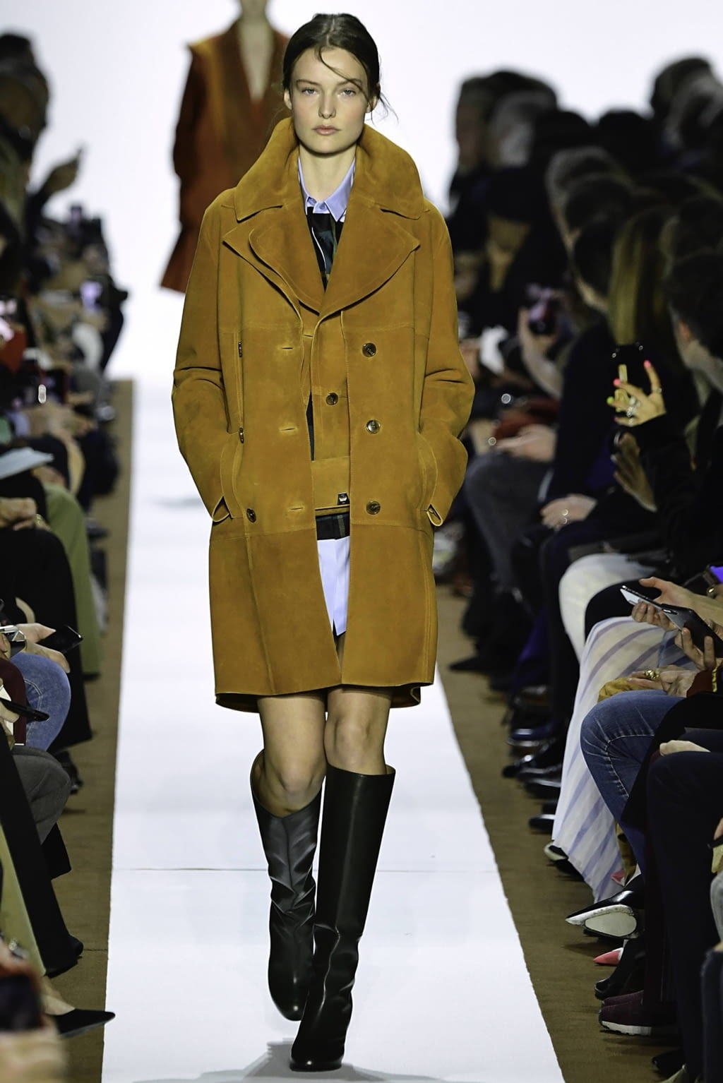 Fashion Week Paris Fall/Winter 2019 look 30 from the Akris collection womenswear