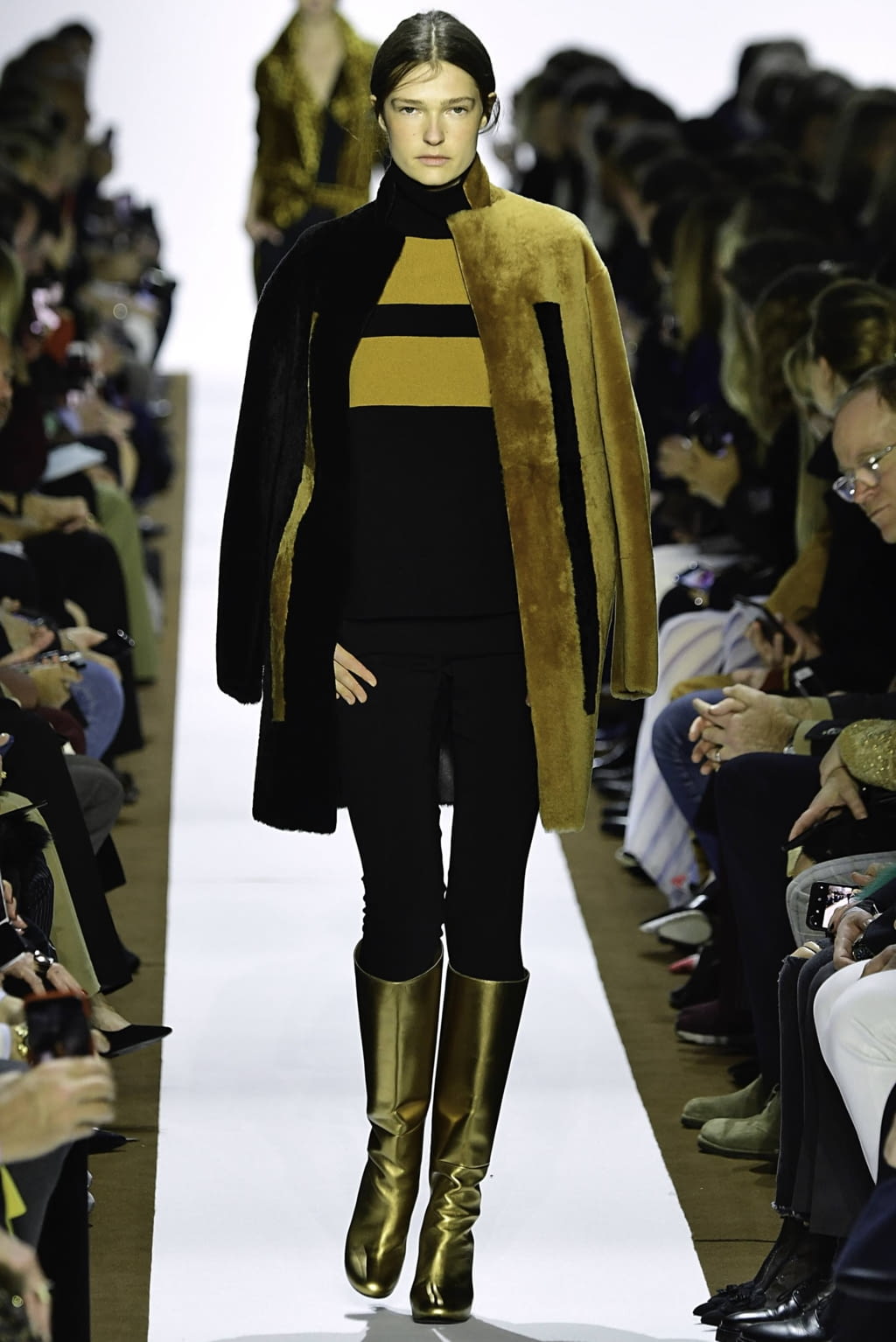 Fashion Week Paris Fall/Winter 2019 look 32 from the Akris collection 女装