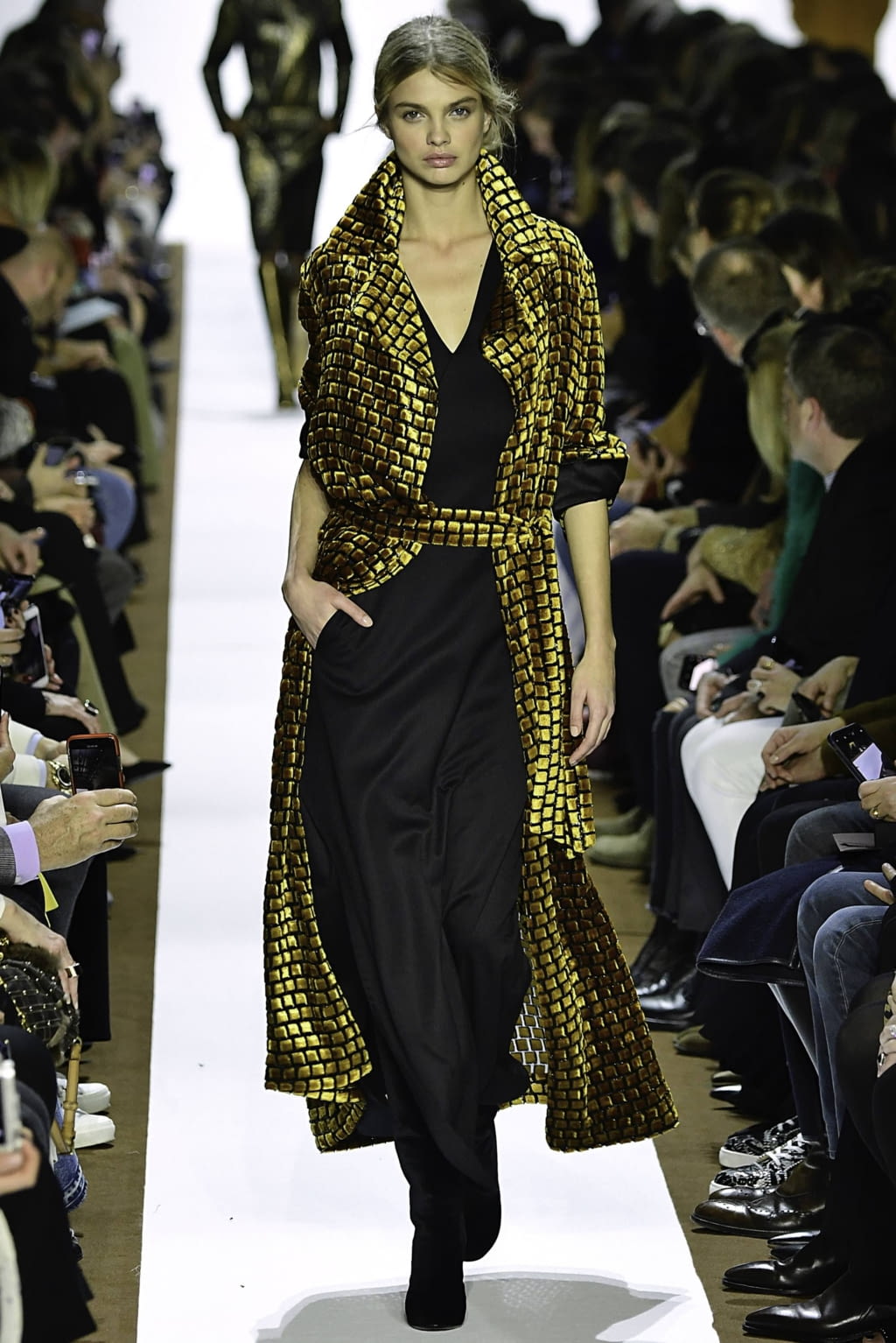 Fashion Week Paris Fall/Winter 2019 look 33 from the Akris collection 女装
