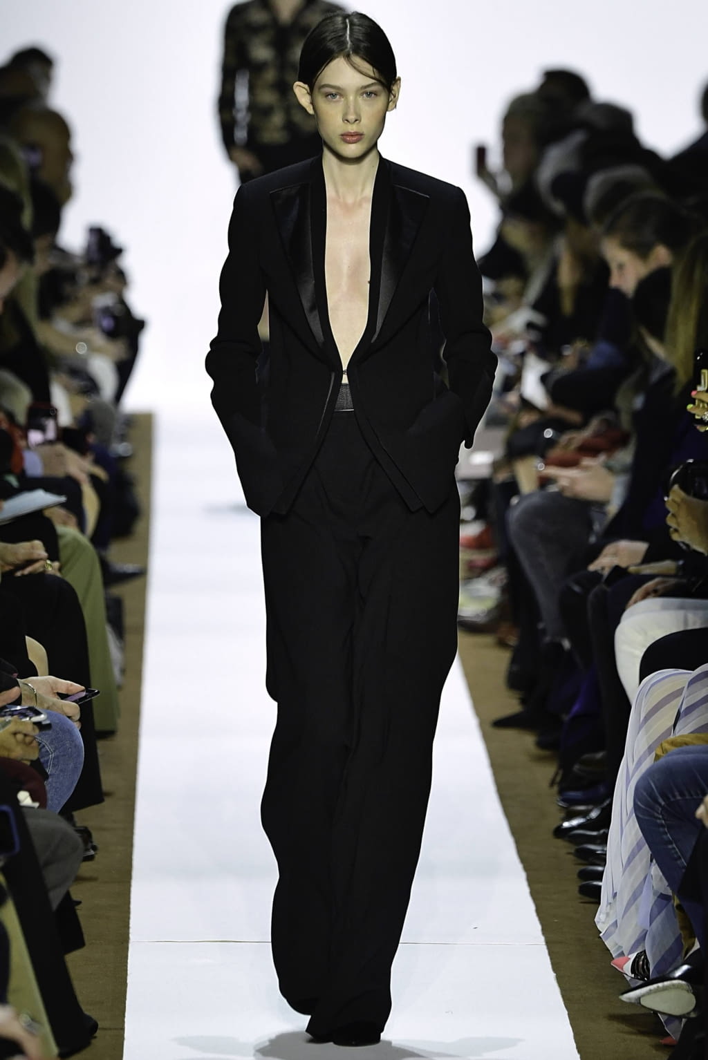 Fashion Week Paris Fall/Winter 2019 look 38 from the Akris collection 女装