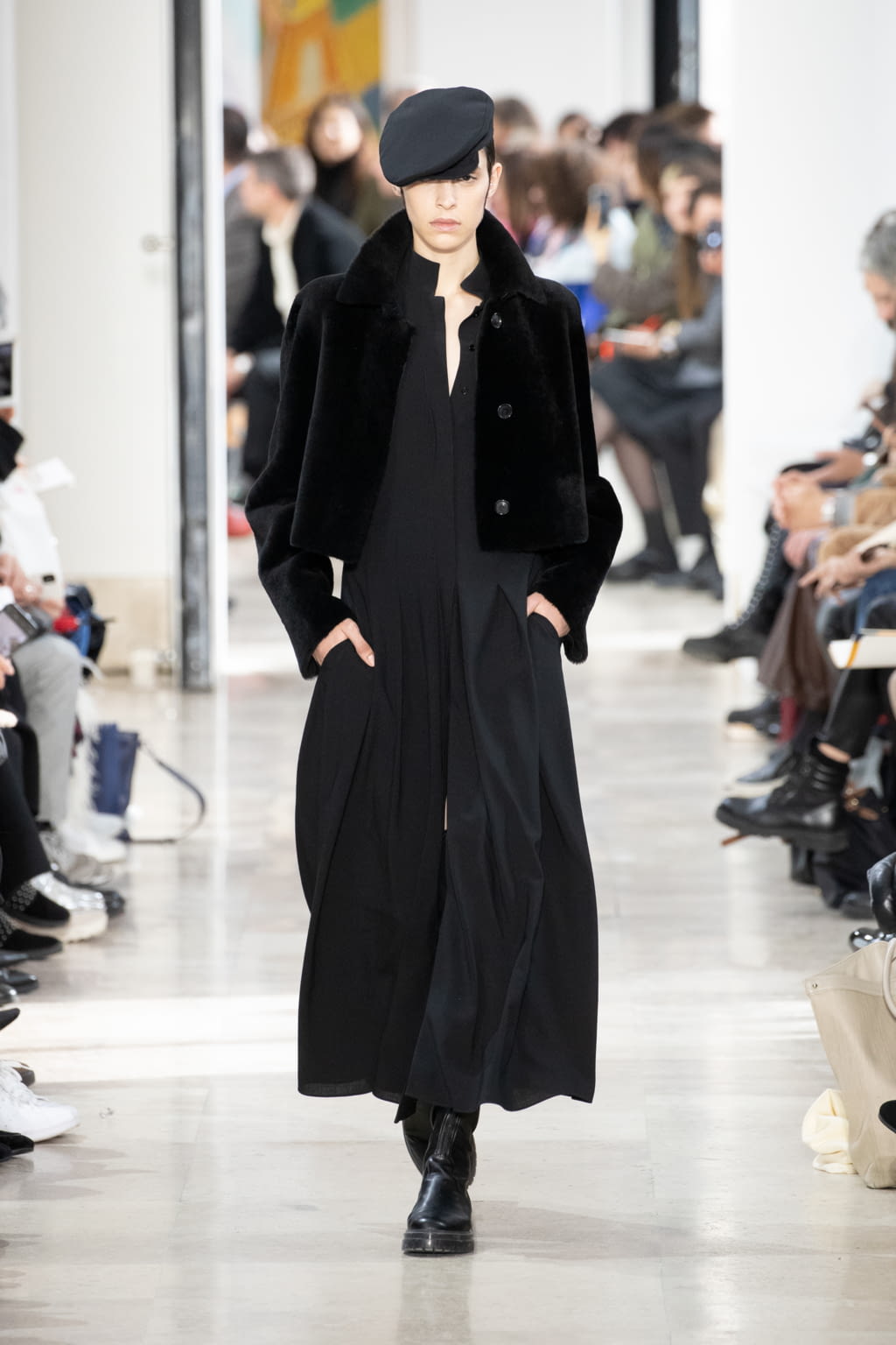 Fashion Week Paris Fall/Winter 2020 look 7 from the Akris collection 女装
