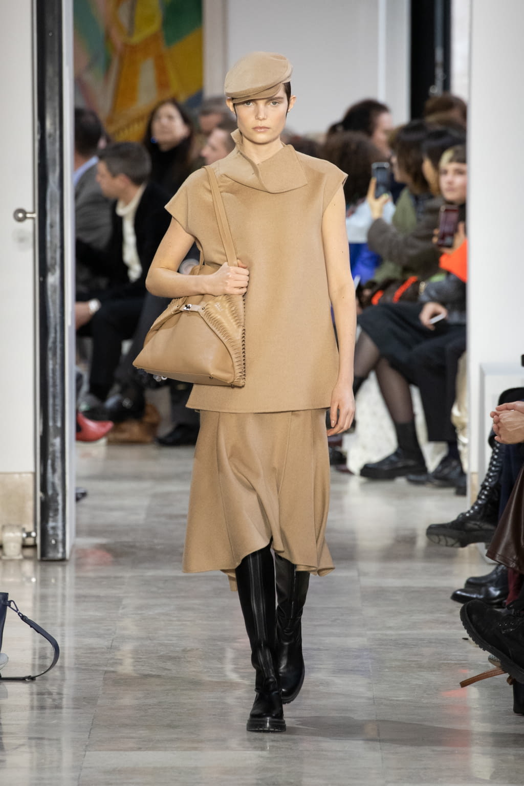 Fashion Week Paris Fall/Winter 2020 look 11 from the Akris collection 女装