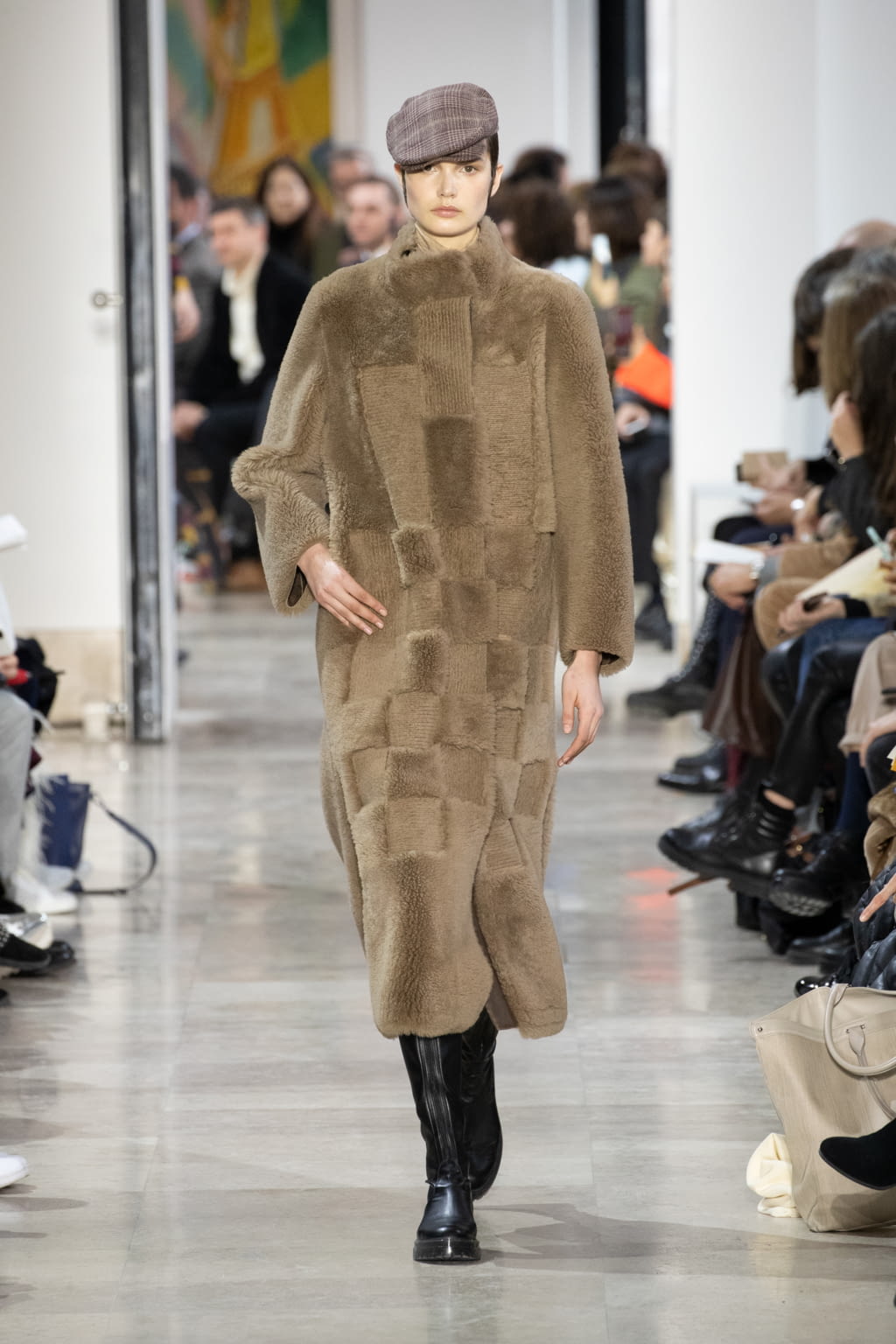 Fashion Week Paris Fall/Winter 2020 look 13 from the Akris collection 女装