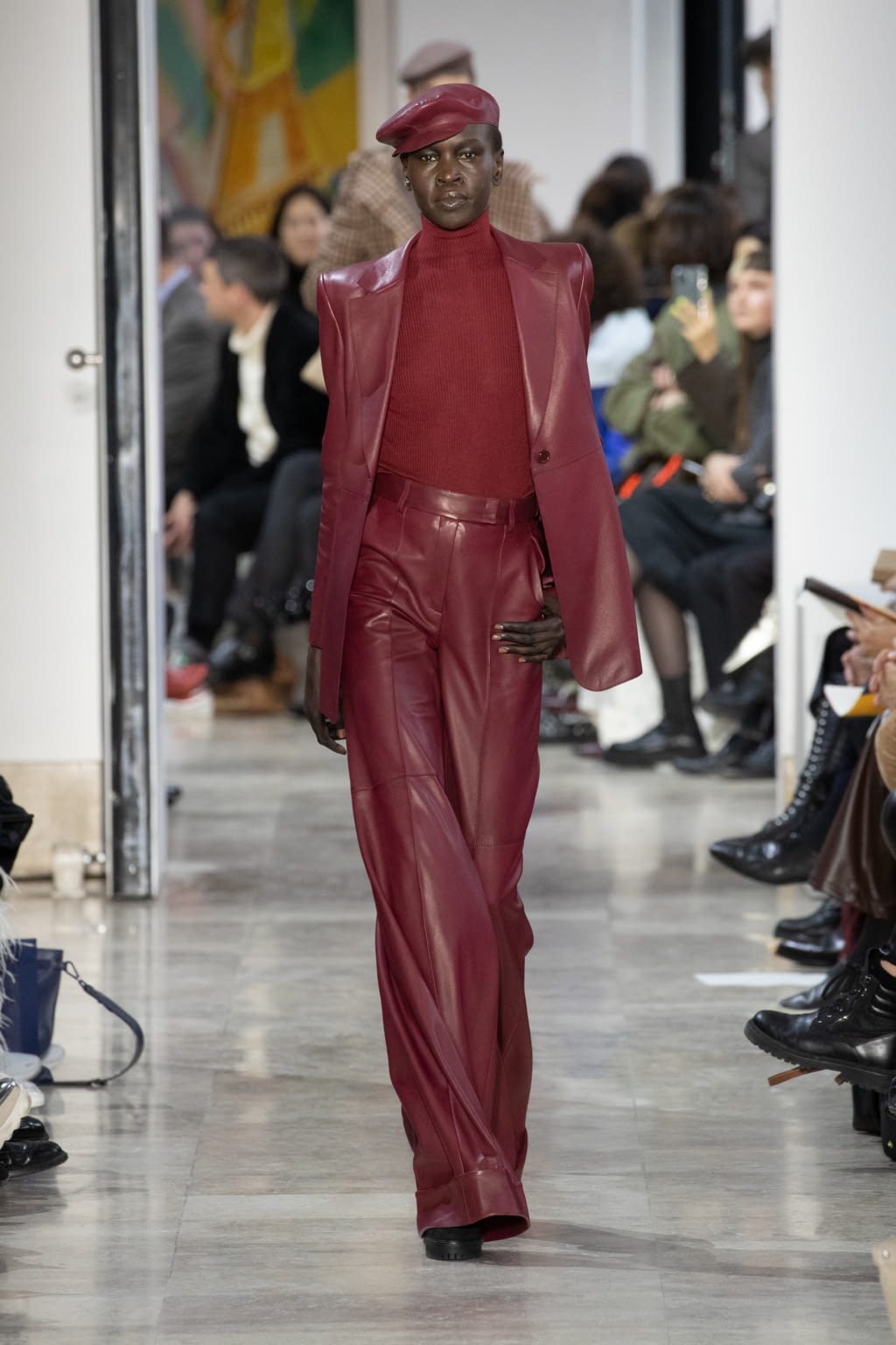 Fashion Week Paris Fall/Winter 2020 look 20 from the Akris collection 女装