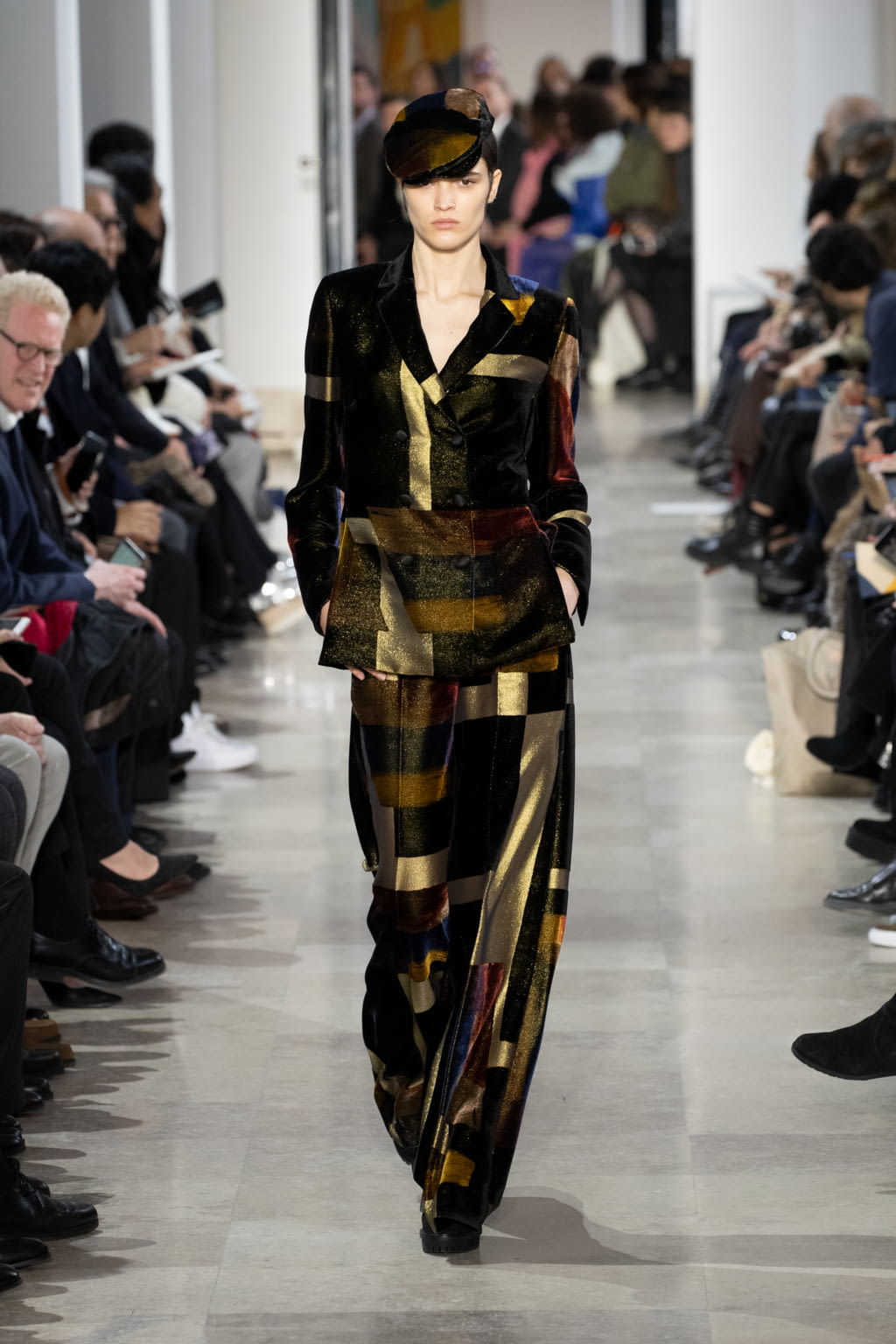 Fashion Week Paris Fall/Winter 2020 look 51 from the Akris collection 女装