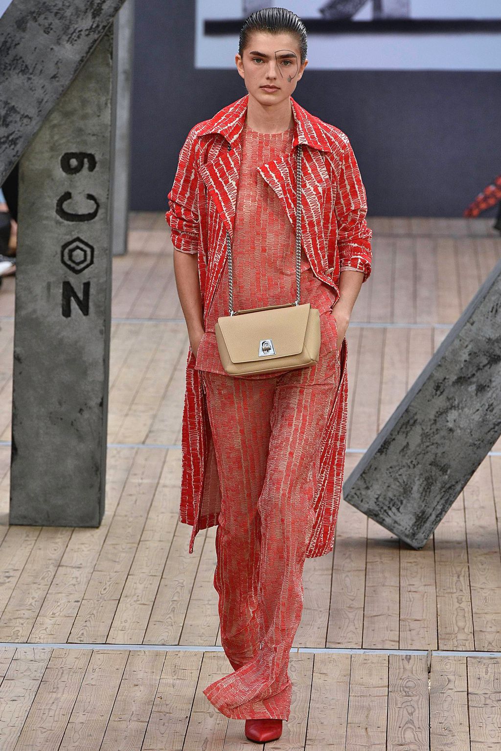 Fashion Week Paris Spring/Summer 2019 look 23 from the Akris collection 女装