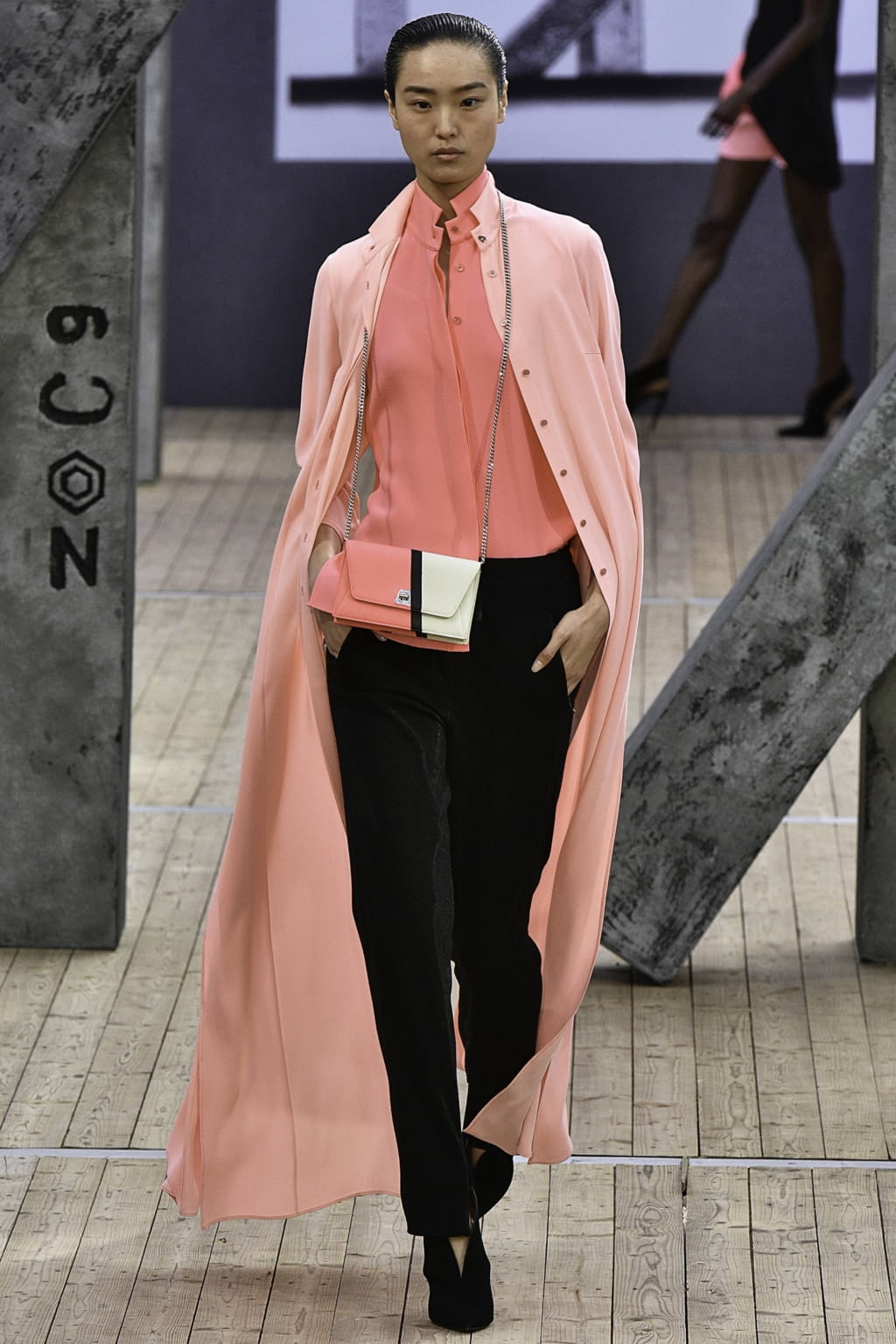 Fashion Week Paris Spring/Summer 2019 look 35 from the Akris collection 女装
