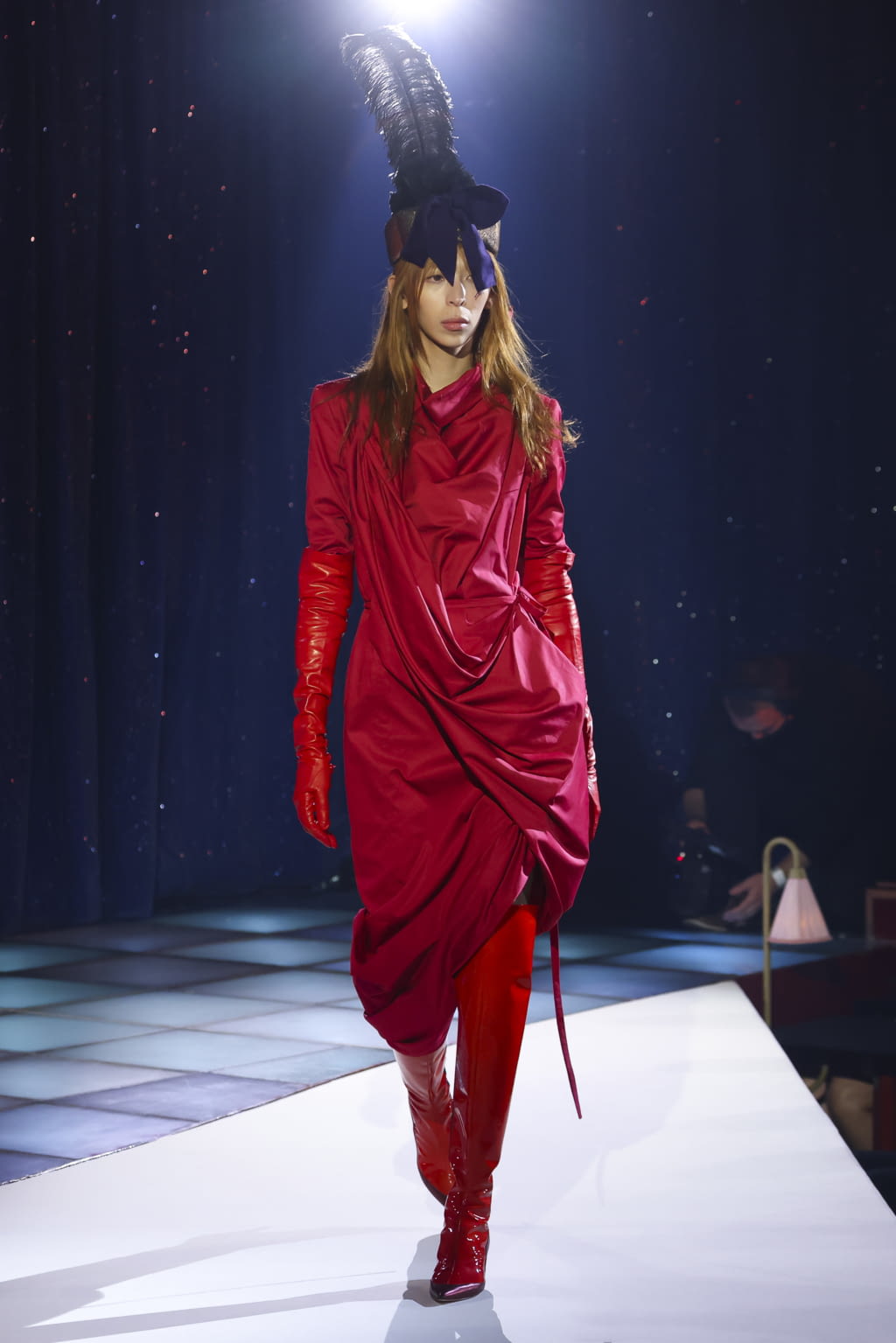 Fashion Week Paris Fall/Winter 2022 look 1 de la collection Andreas Kronthaler for Vivienne Westwood womenswear