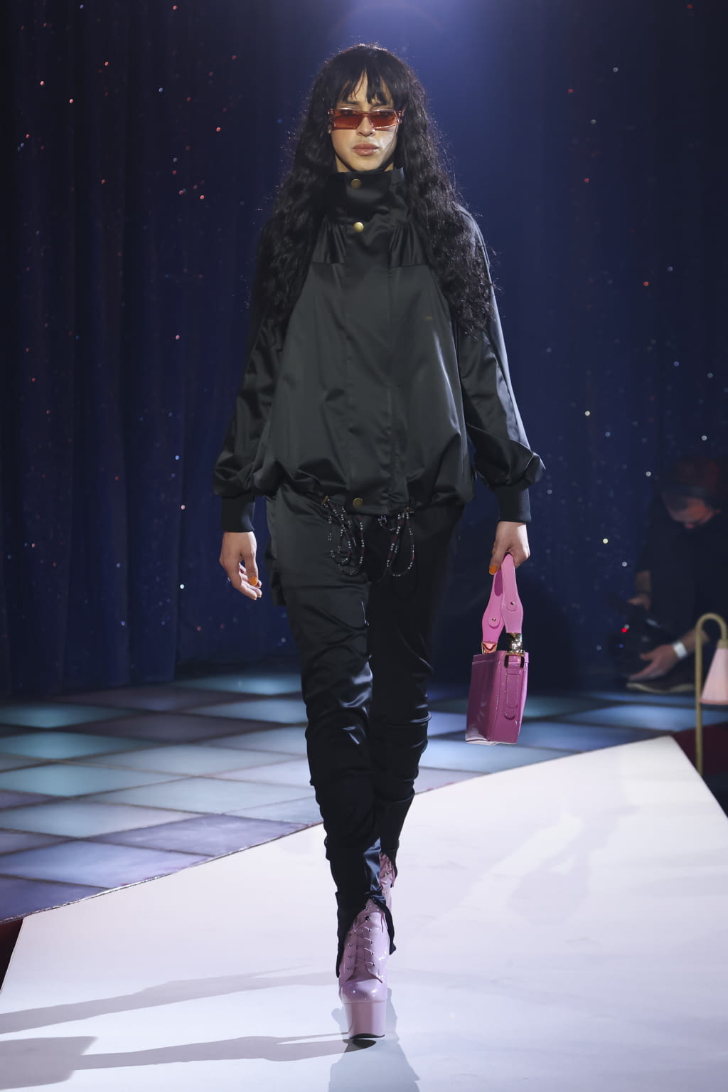 Fashion Week Paris Fall/Winter 2022 look 6 de la collection Andreas Kronthaler for Vivienne Westwood womenswear