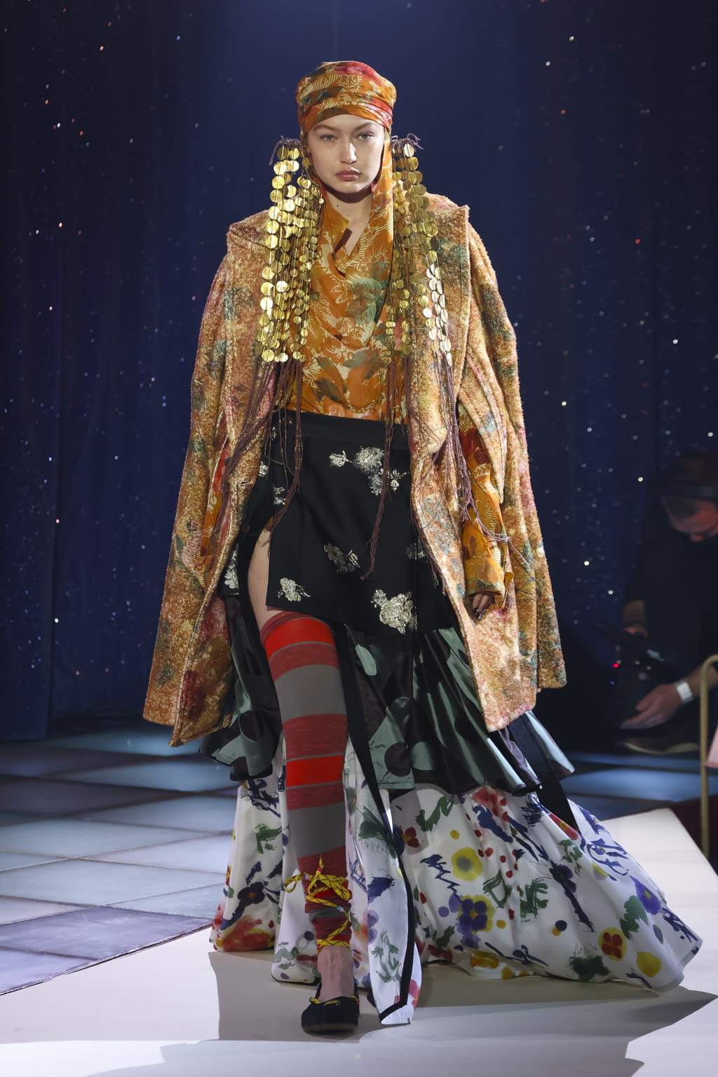 Fashion Week Paris Fall/Winter 2022 look 8 de la collection Andreas Kronthaler for Vivienne Westwood womenswear