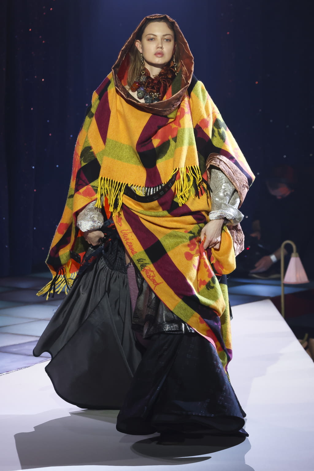 Fashion Week Paris Fall/Winter 2022 look 9 from the Andreas Kronthaler for Vivienne Westwood collection womenswear