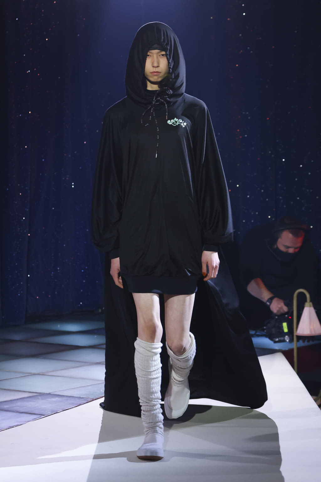 Fashion Week Paris Fall/Winter 2022 look 15 de la collection Andreas Kronthaler for Vivienne Westwood womenswear