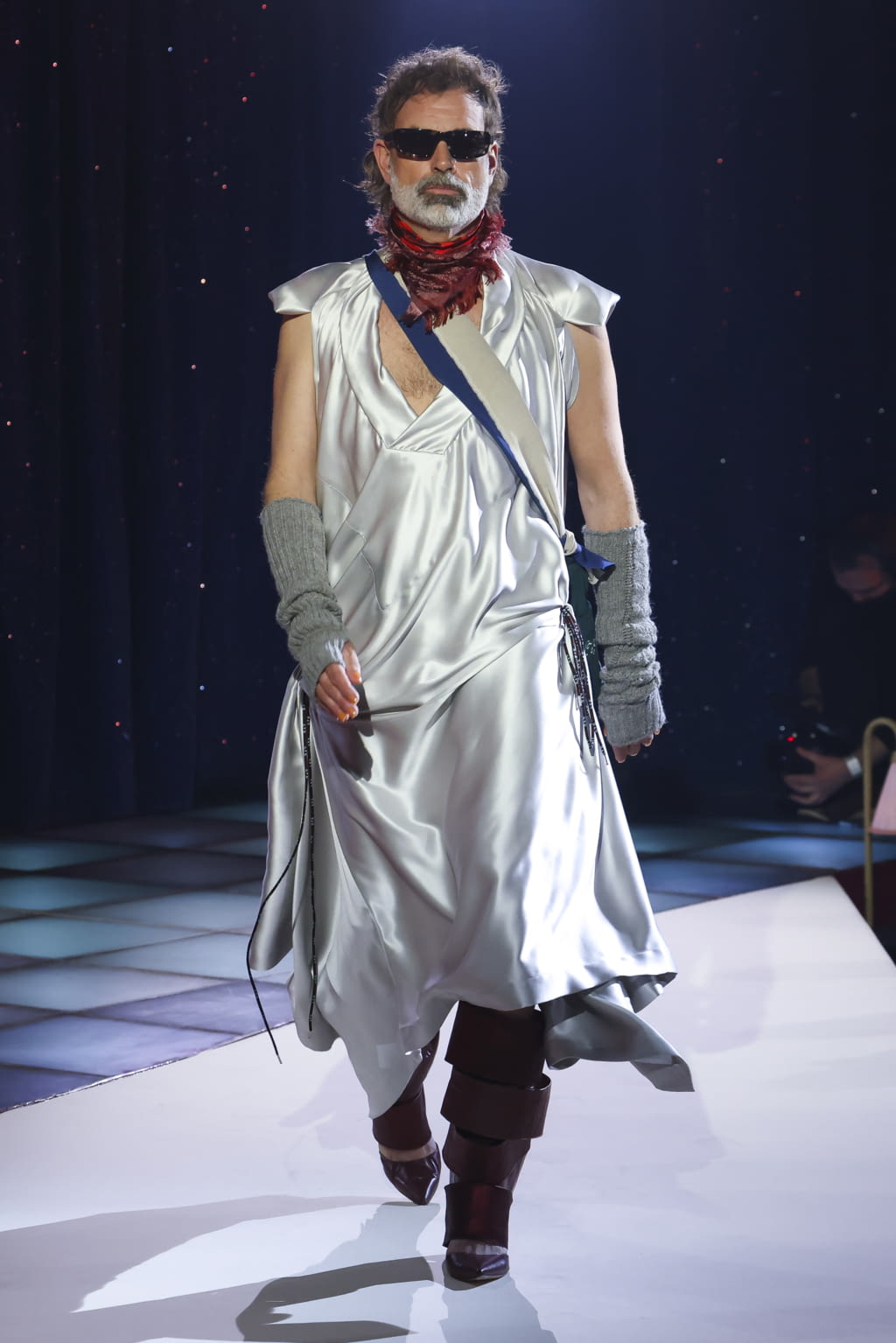 Fashion Week Paris Fall/Winter 2022 look 18 from the Andreas Kronthaler for Vivienne Westwood collection 女装