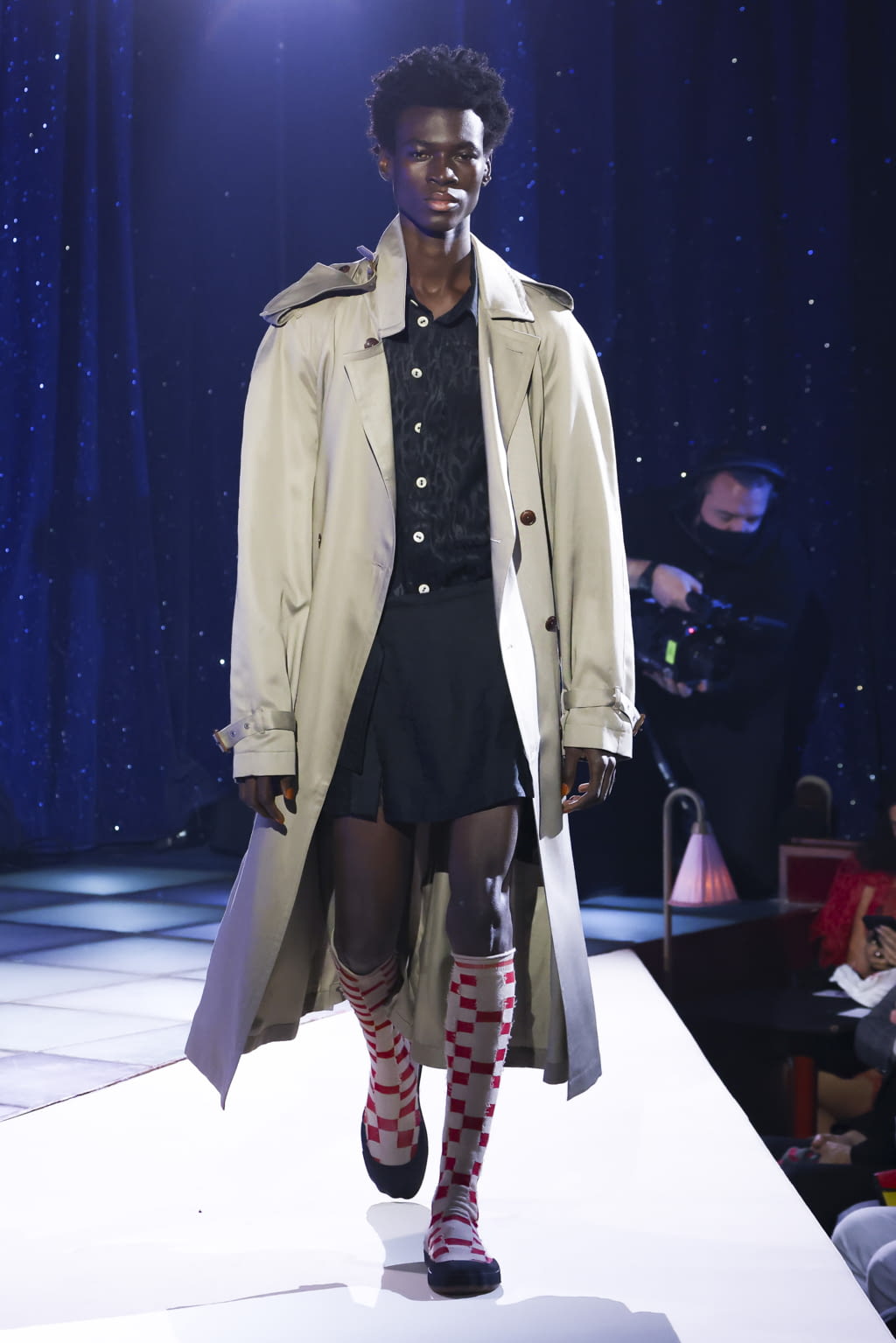 Fashion Week Paris Fall/Winter 2022 look 25 from the Andreas Kronthaler for Vivienne Westwood collection womenswear