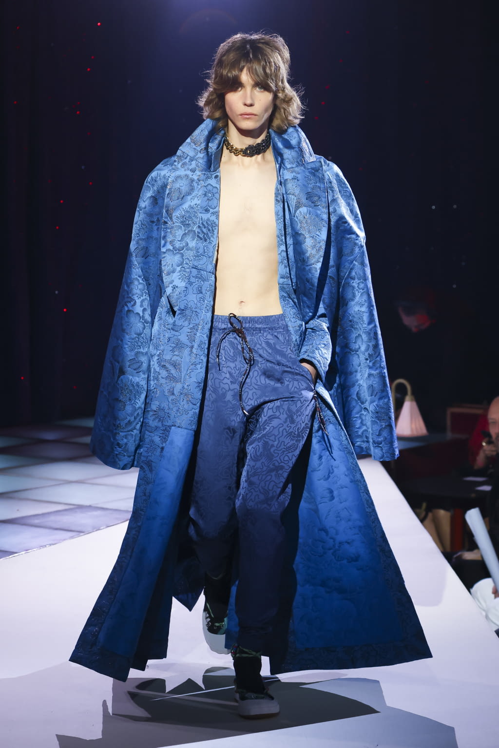 Fashion Week Paris Fall/Winter 2022 look 60 from the Andreas Kronthaler for Vivienne Westwood collection womenswear