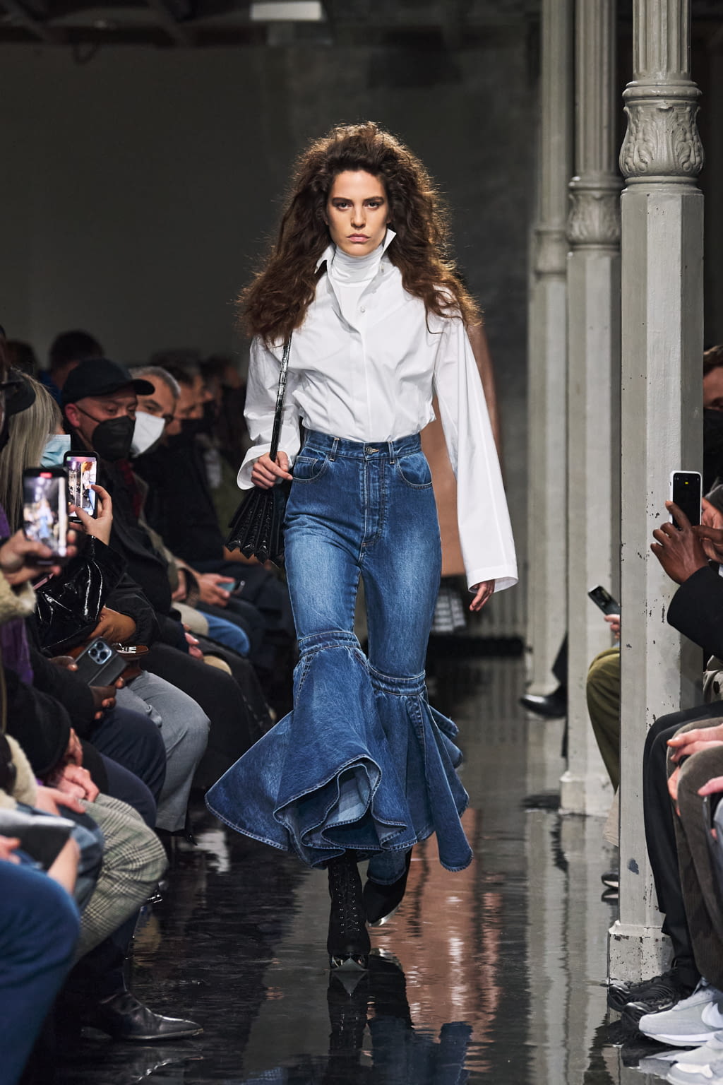 Fashion Week Paris Fall/Winter 2022 look 4 de la collection Alaïa womenswear