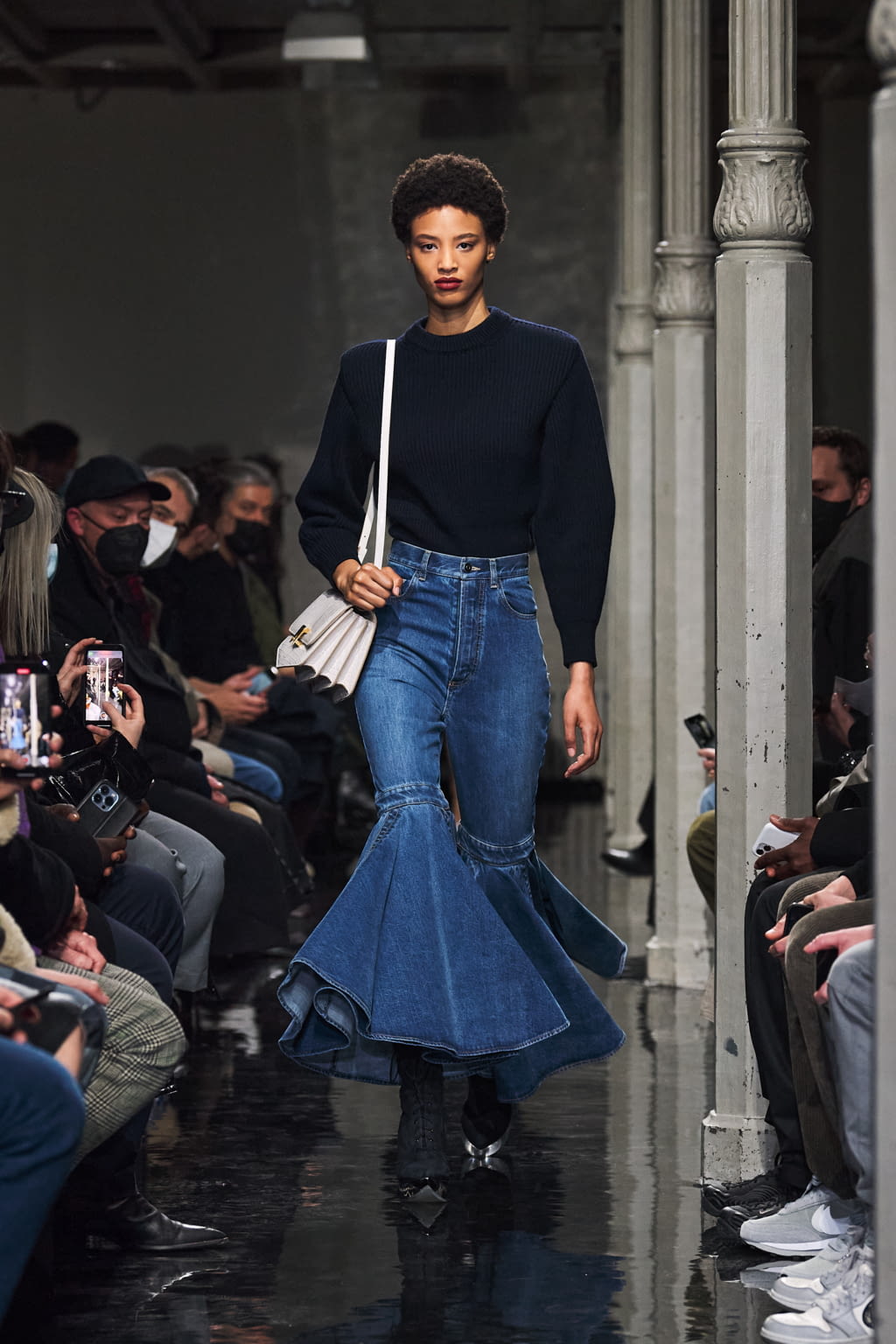 Fashion Week Paris Fall/Winter 2022 look 6 de la collection Alaïa womenswear