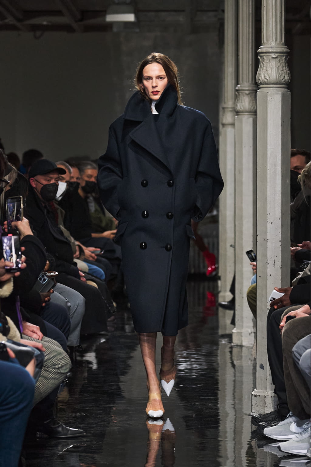 Fashion Week Paris Fall/Winter 2022 look 7 from the Alaïa collection 女装