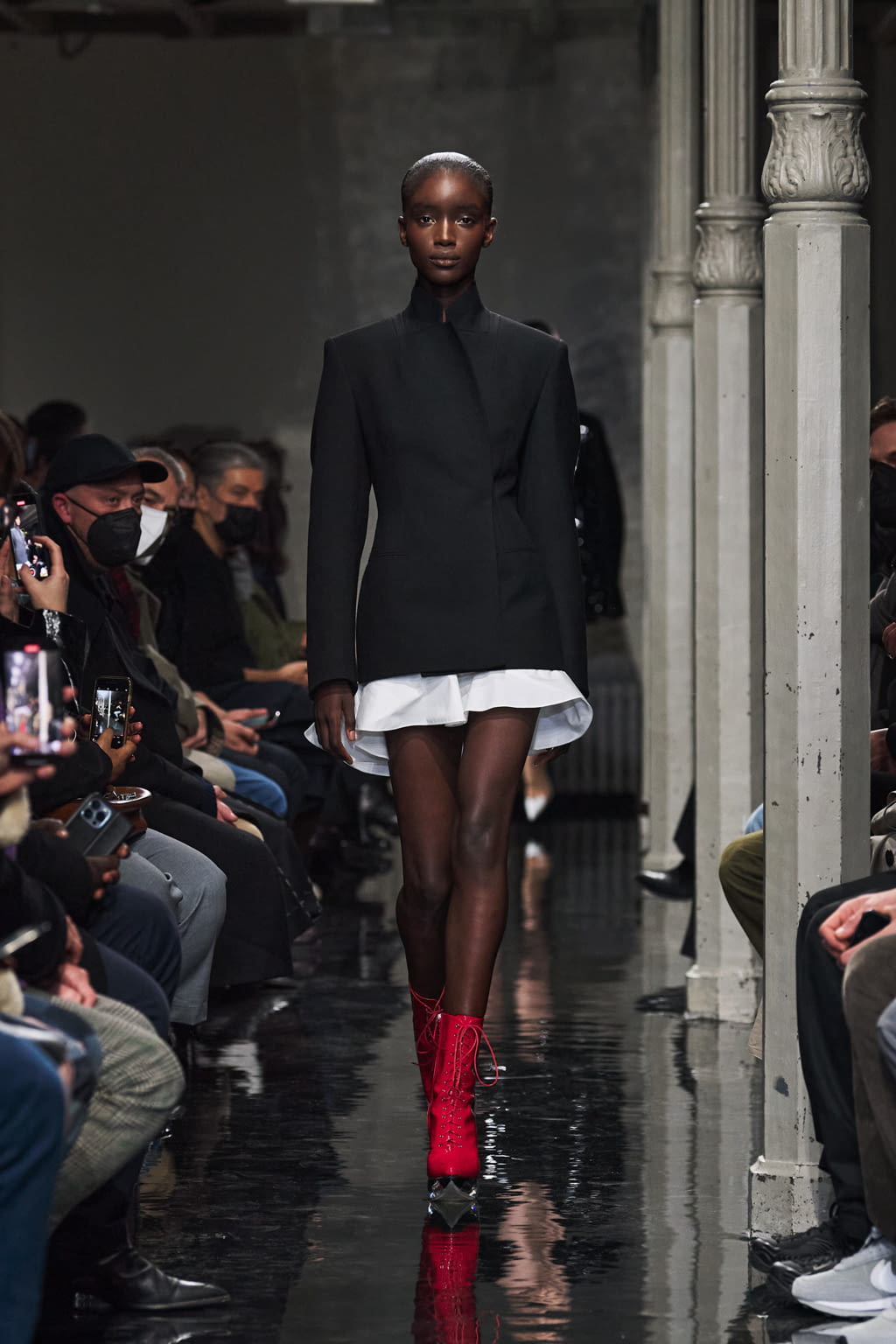 Fashion Week Paris Fall/Winter 2022 look 8 from the Alaïa collection womenswear