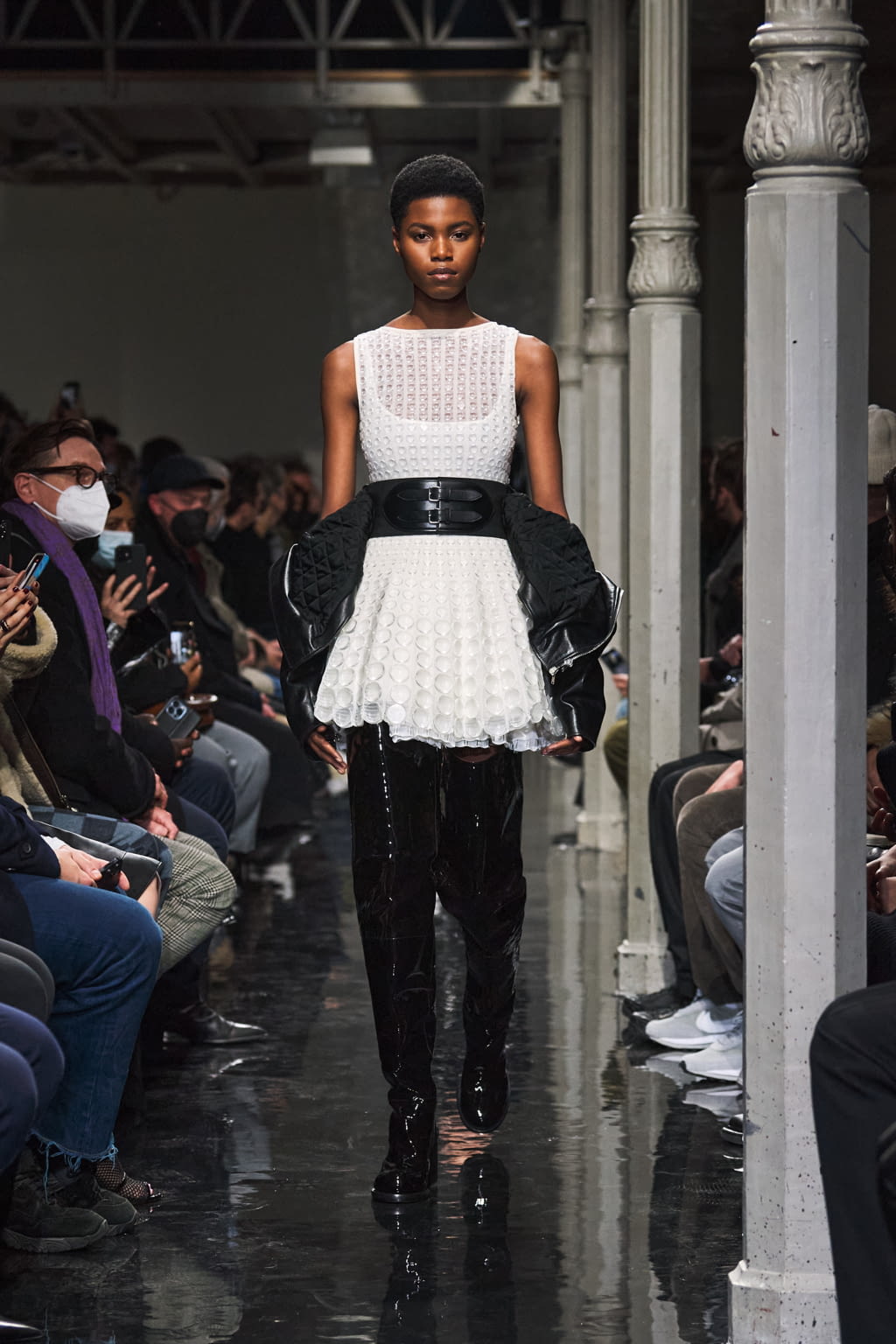 Fashion Week Paris Fall/Winter 2022 look 10 from the Alaïa collection womenswear