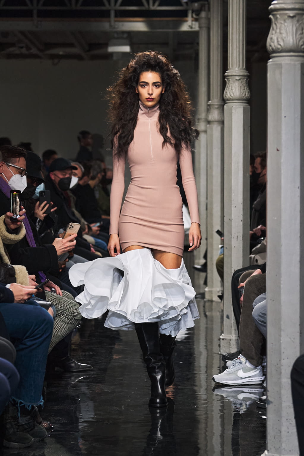 Fashion Week Paris Fall/Winter 2022 look 15 de la collection Alaïa womenswear