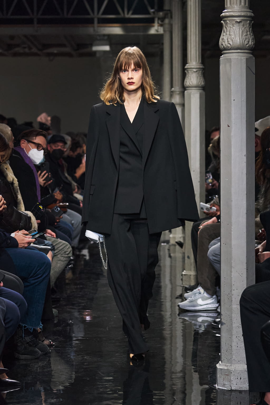 Fashion Week Paris Fall/Winter 2022 look 18 from the Alaïa collection womenswear