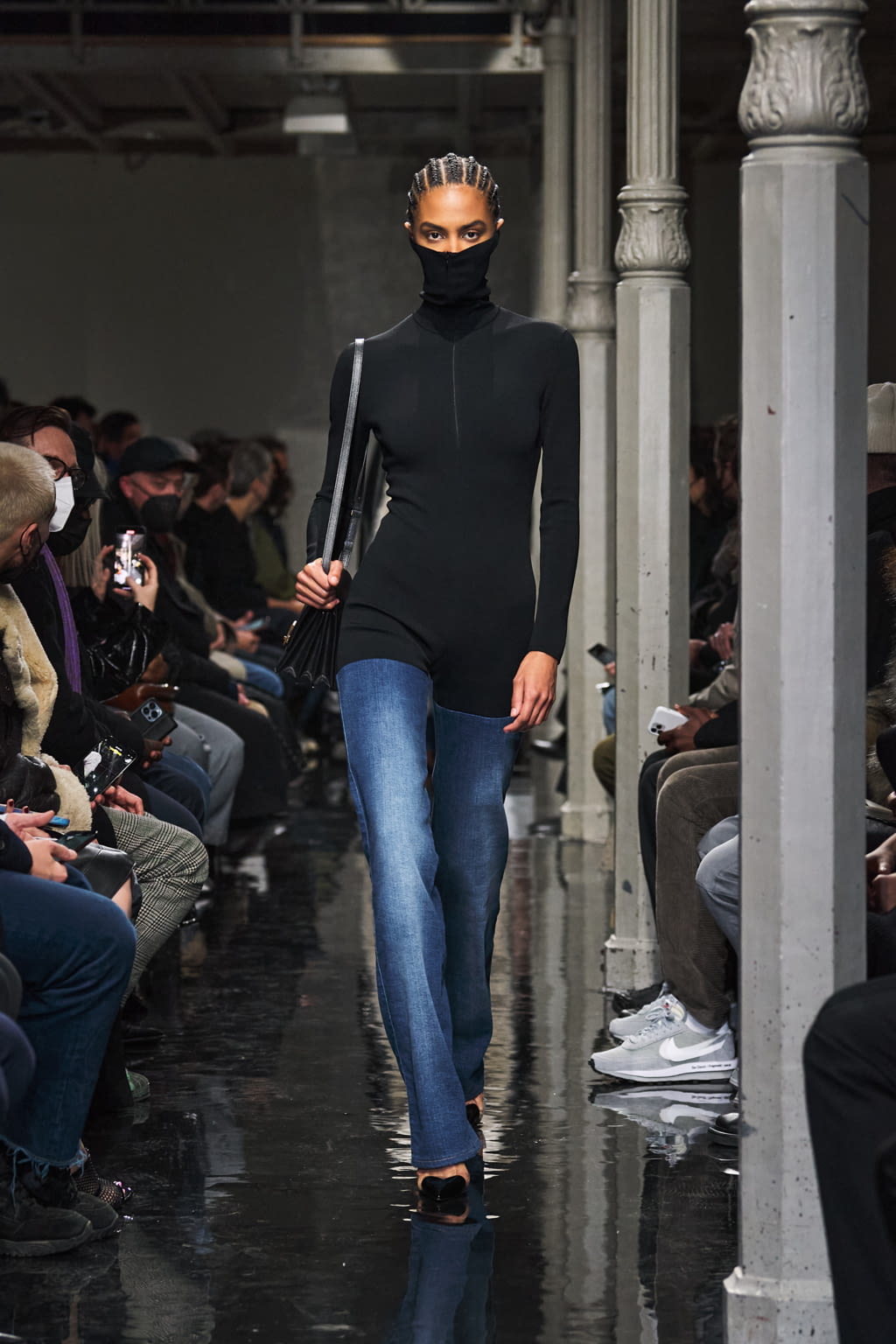 Fashion Week Paris Fall/Winter 2022 look 22 from the Alaïa collection 女装