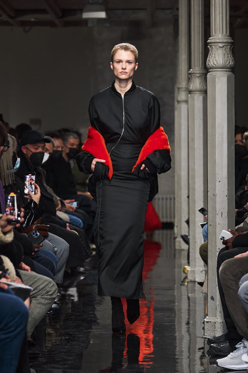Fashion Week Paris Fall/Winter 2022 look 27 from the Alaïa collection womenswear