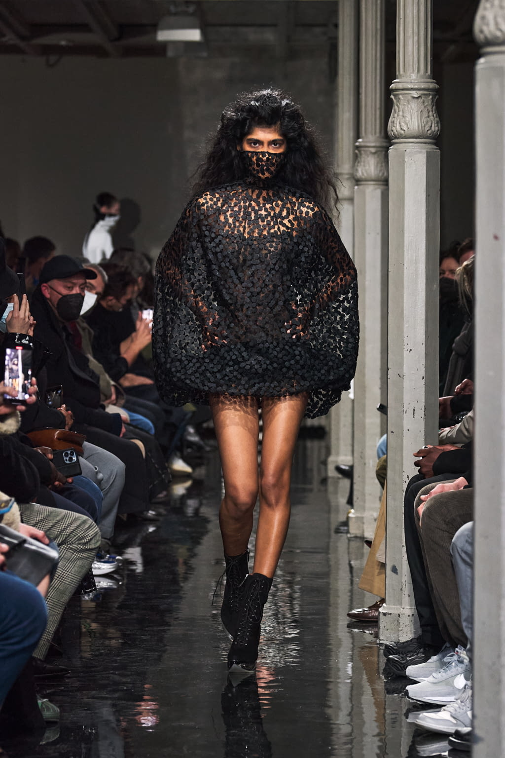 Fashion Week Paris Fall/Winter 2022 look 47 from the Alaïa collection womenswear