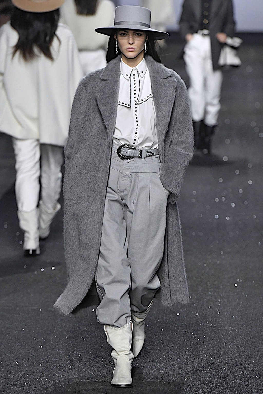 Fashion Week Milan Fall/Winter 2019 look 13 de la collection Alberta Ferretti womenswear