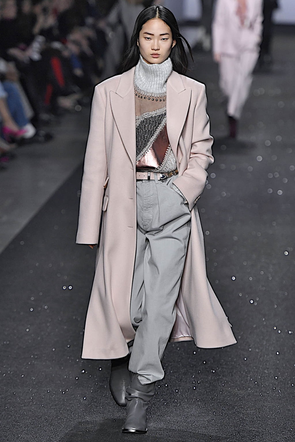 Fashion Week Milan Fall/Winter 2019 look 23 from the Alberta Ferretti collection 女装