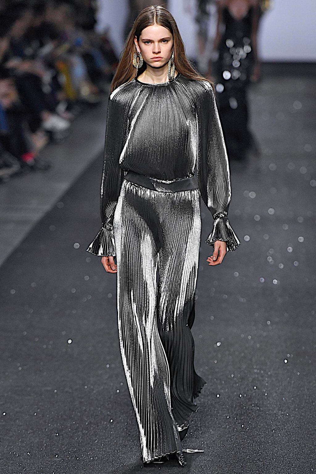 Fashion Week Milan Fall/Winter 2019 look 52 from the Alberta Ferretti collection womenswear