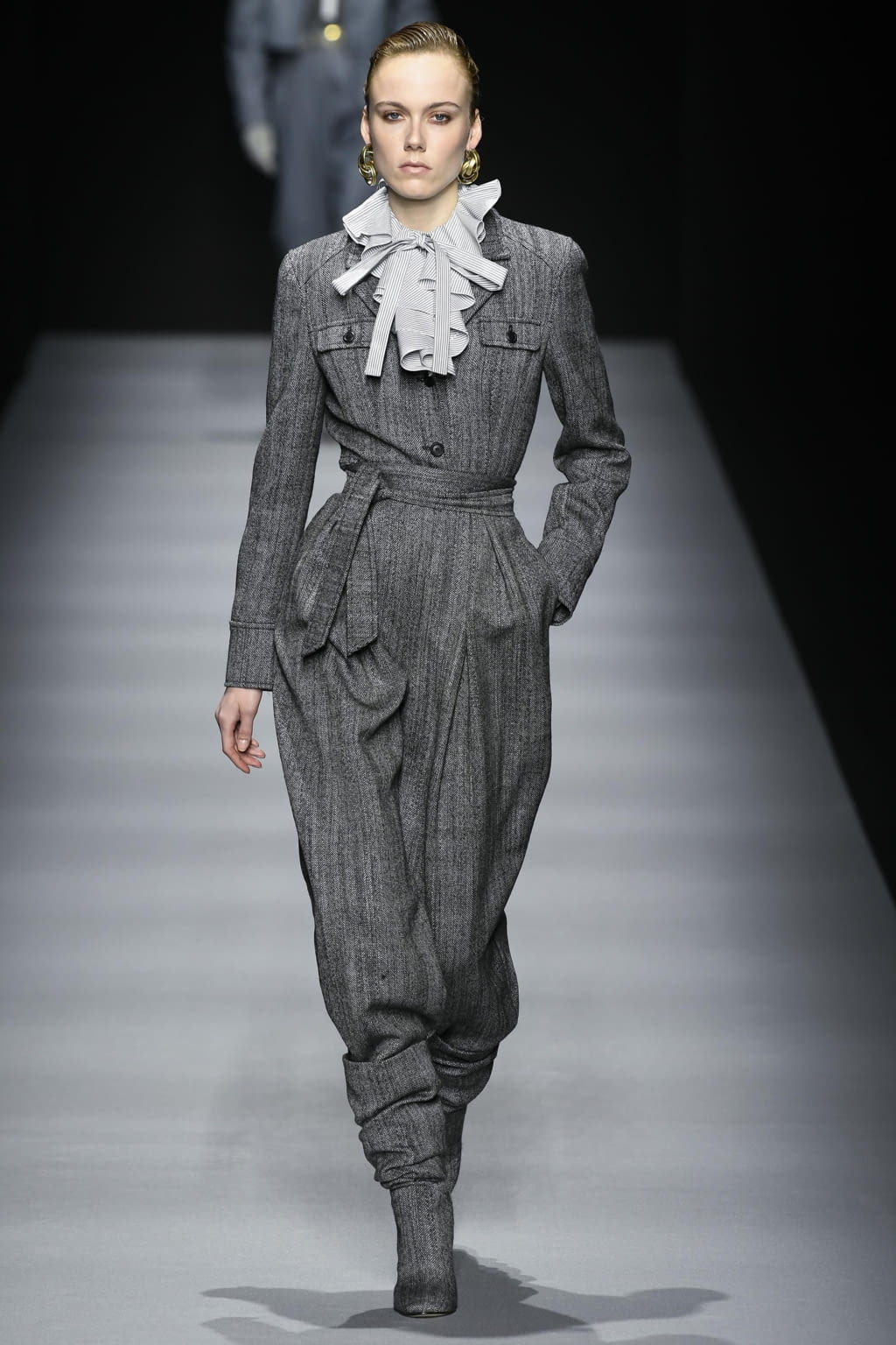 Fashion Week Milan Fall/Winter 2020 look 6 from the Alberta Ferretti collection 女装